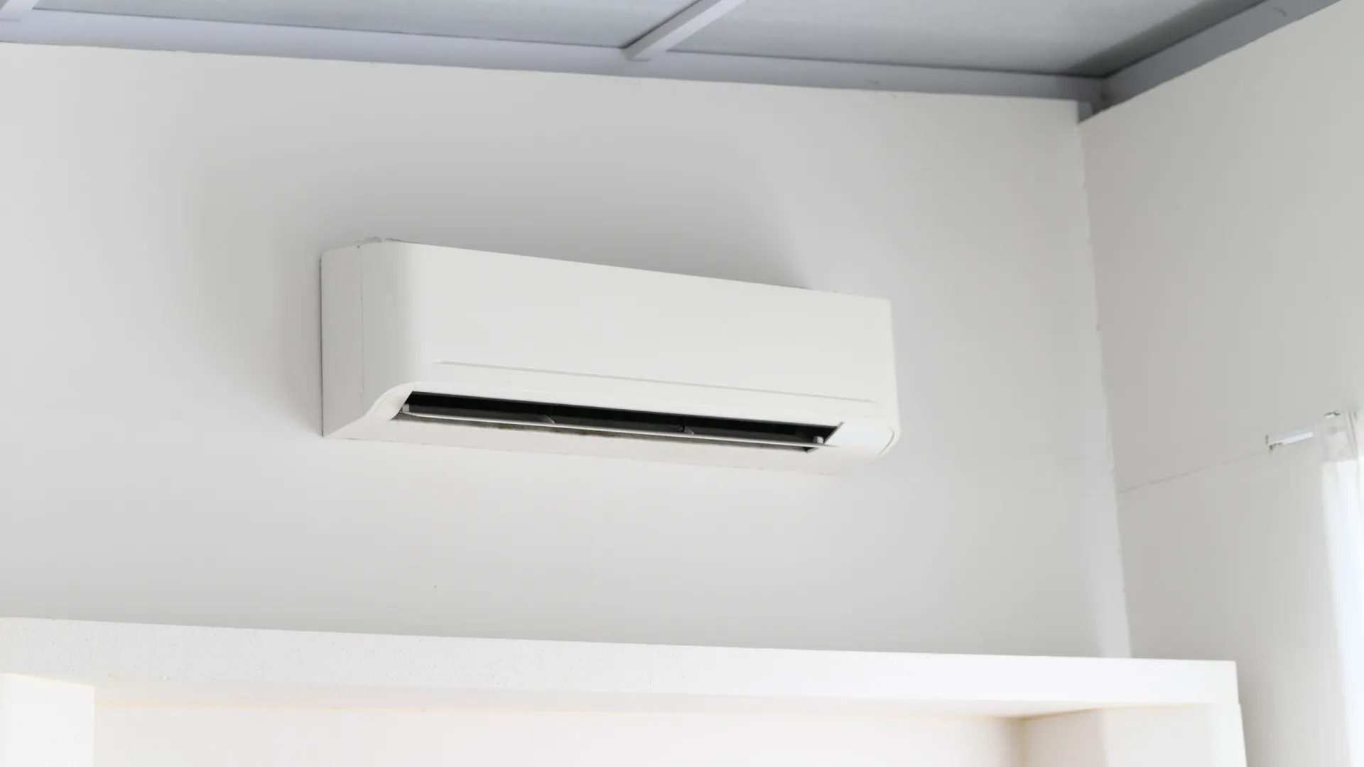 
                    Sabe que há regras para instalar o ar condicionado? Explicamos tudo aqui
                