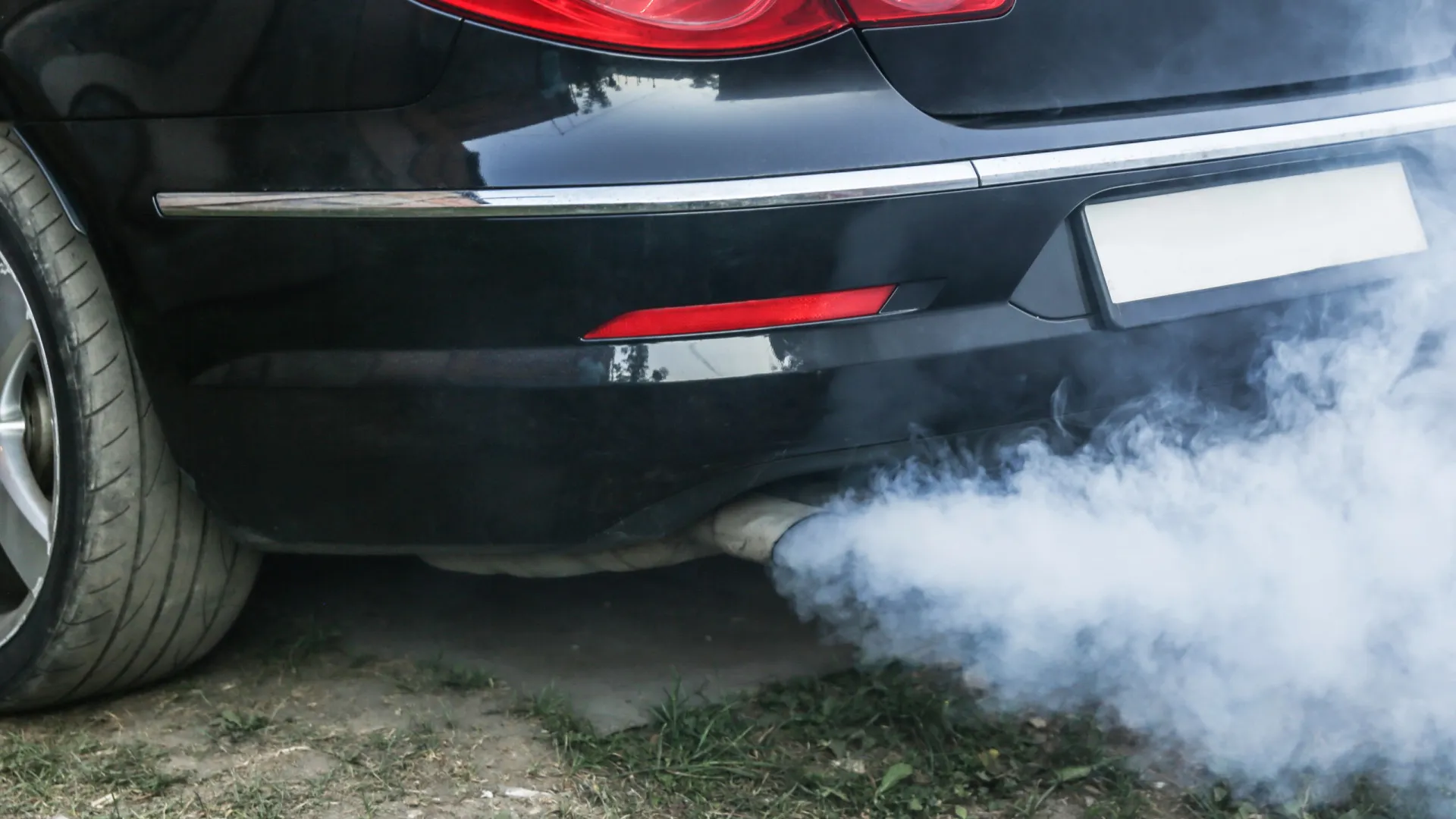 
                    Carros de combustão recuperam popularidade, elétricos em queda
                