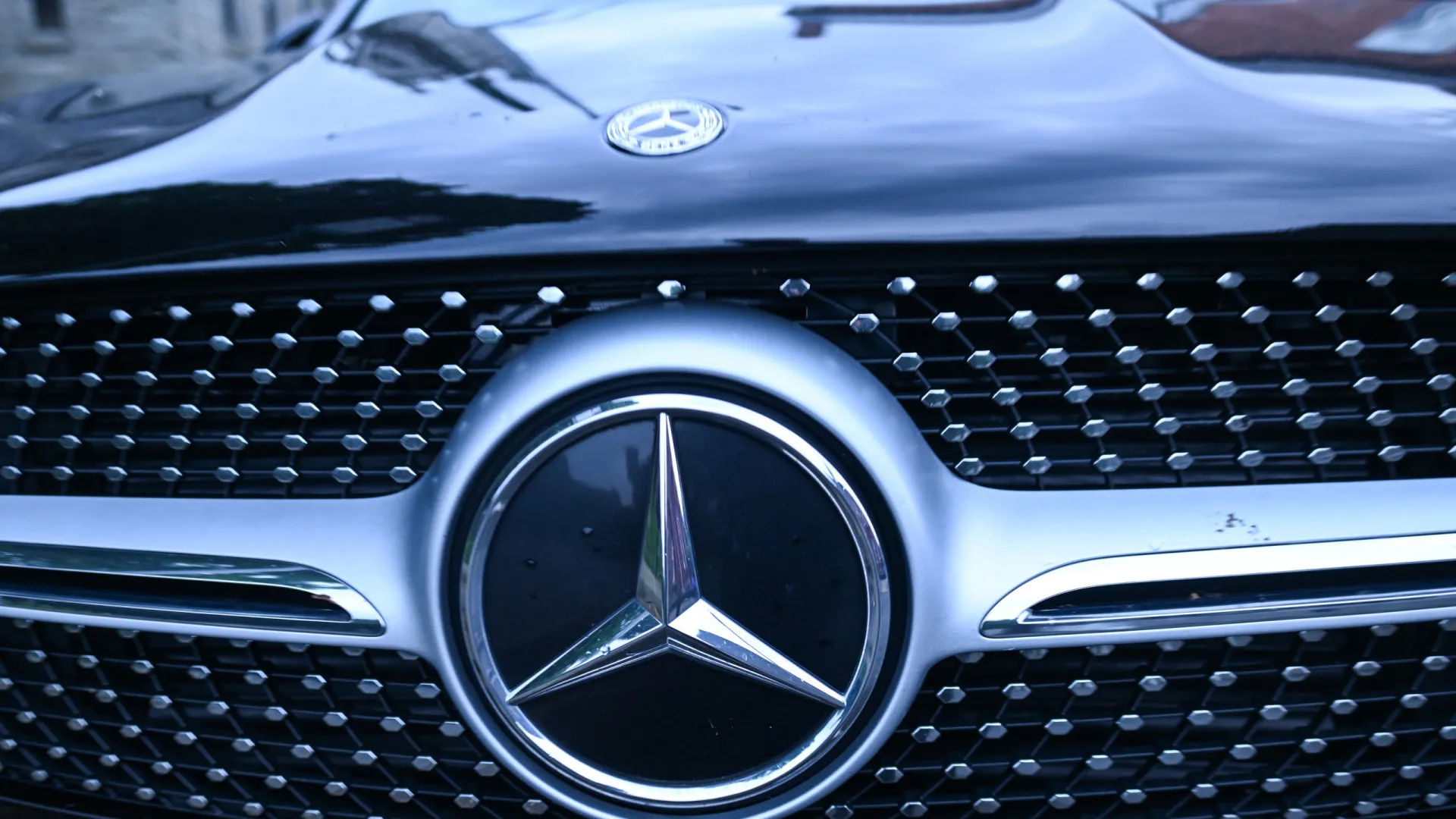 
                    Mercedes-Benz entra nos robotáxis em Abu Dhabi
                