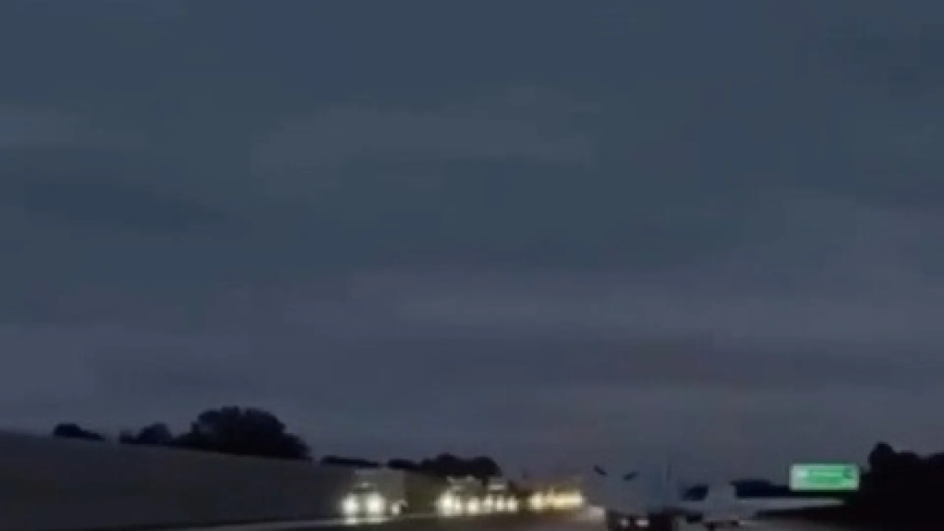 
                    Avião colide com carro na Florida: 