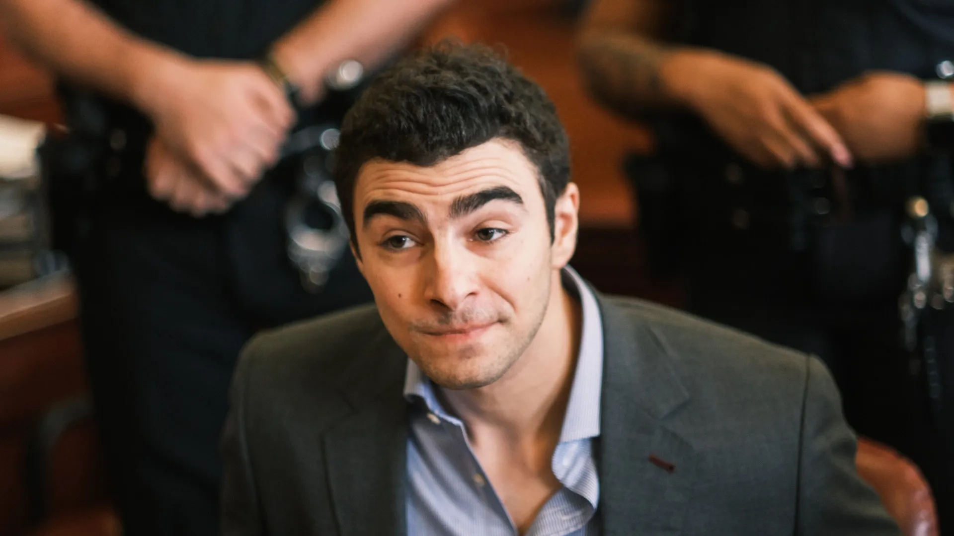 
                    Vídeo mostra 1.ª abordagem da polícia a Luigi Mangione (em McDonald's)
                