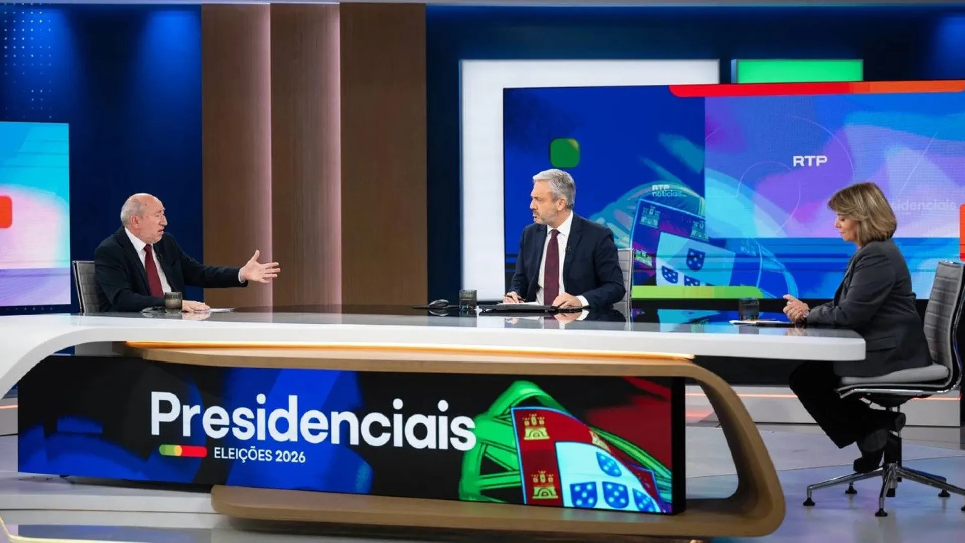 
                    Greve domina debate e só Ucrânia separa Catarina Martins e António Filipe
                