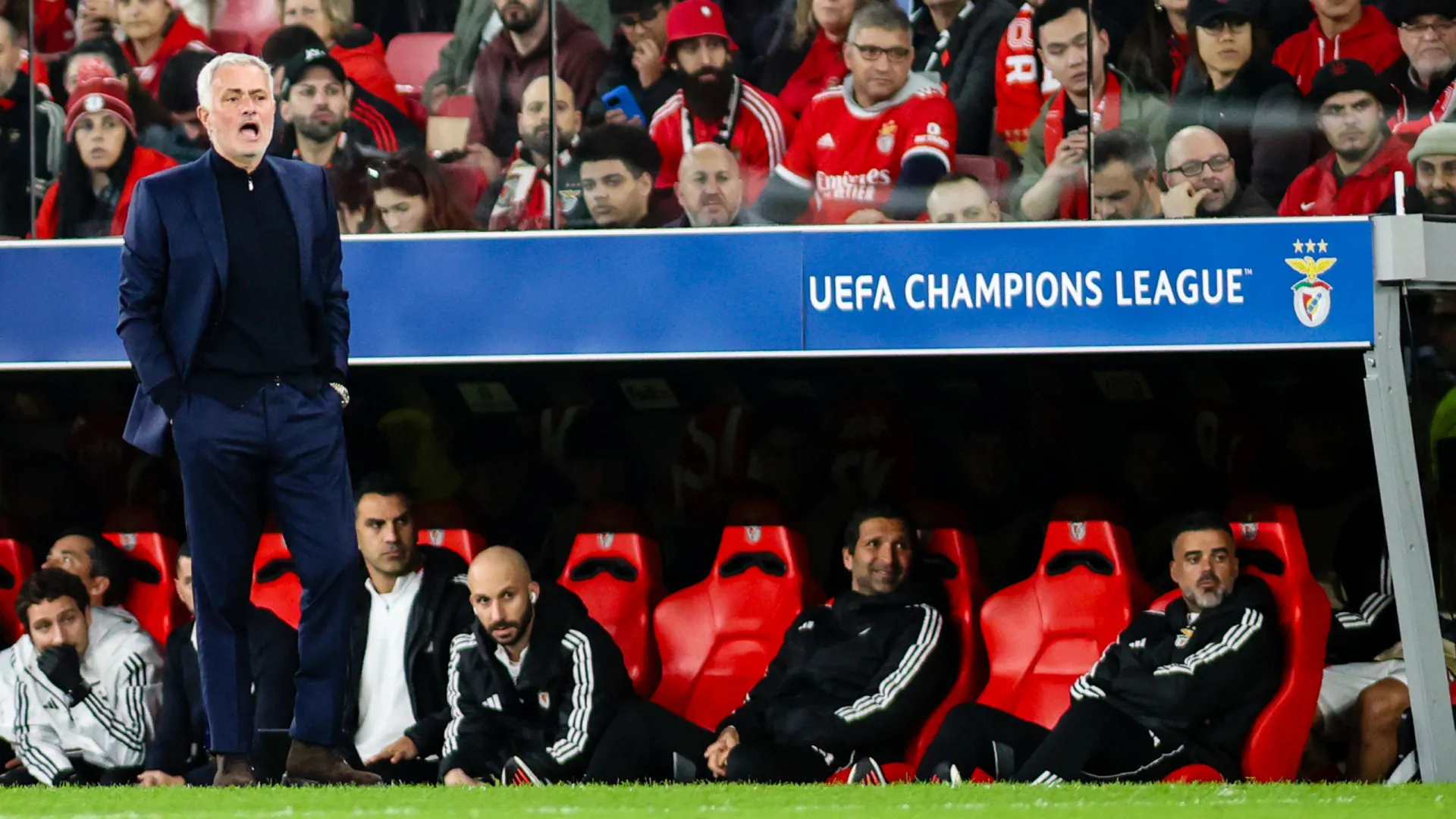 
                    Mourinho puxa pelos galões: 