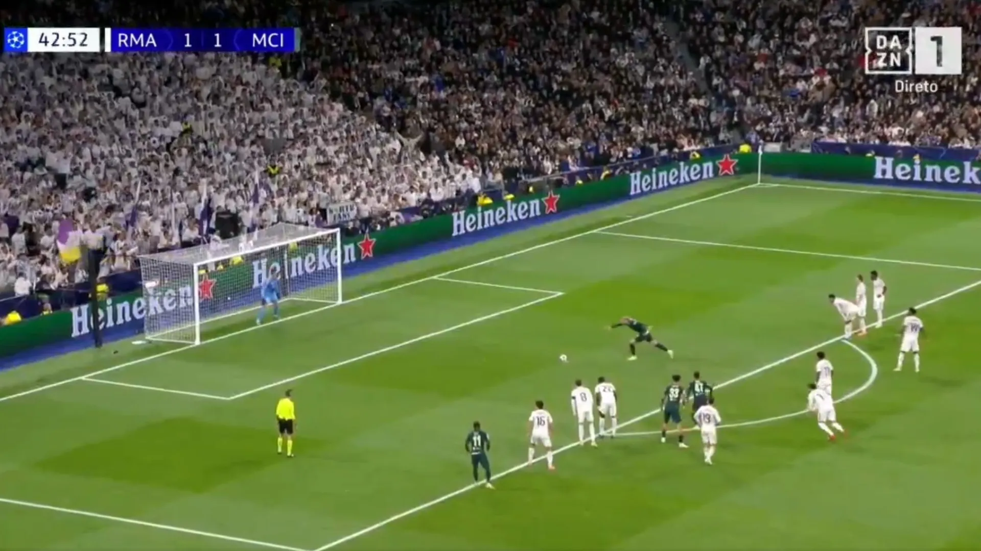 
                    Erling Haaland aparece no Bernabéu para 'atormentar' o Real Madrid
                