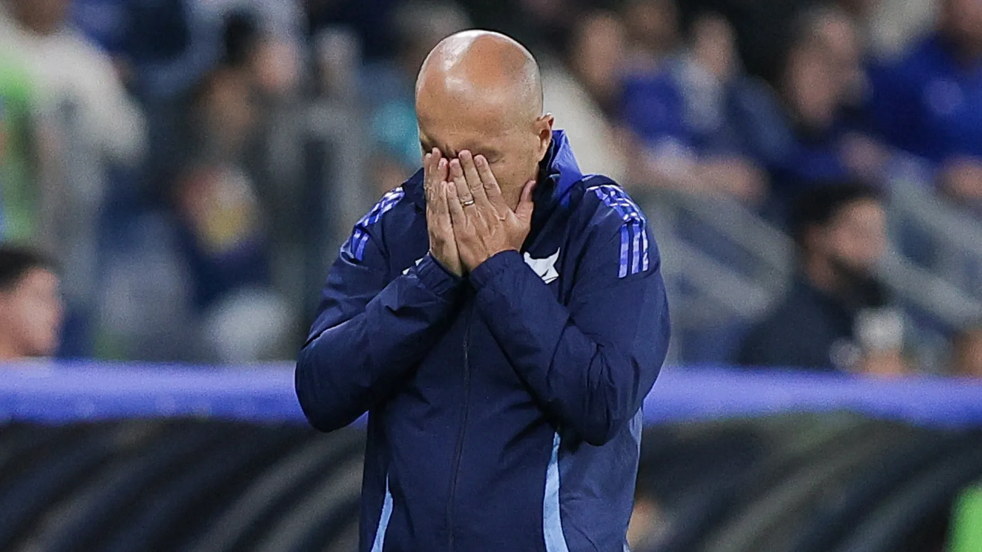 
                    Memphis Depay deixa Leonardo Jardim com 'um pé' fora da Taça do Brasil
                