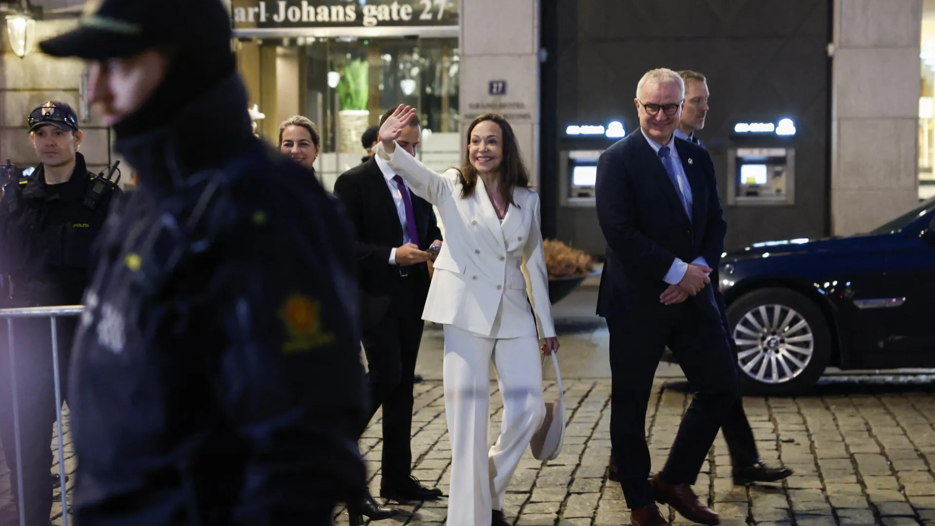 
                    Empresa que retirou Corina da Venezuela não foi contratada por Trump
                