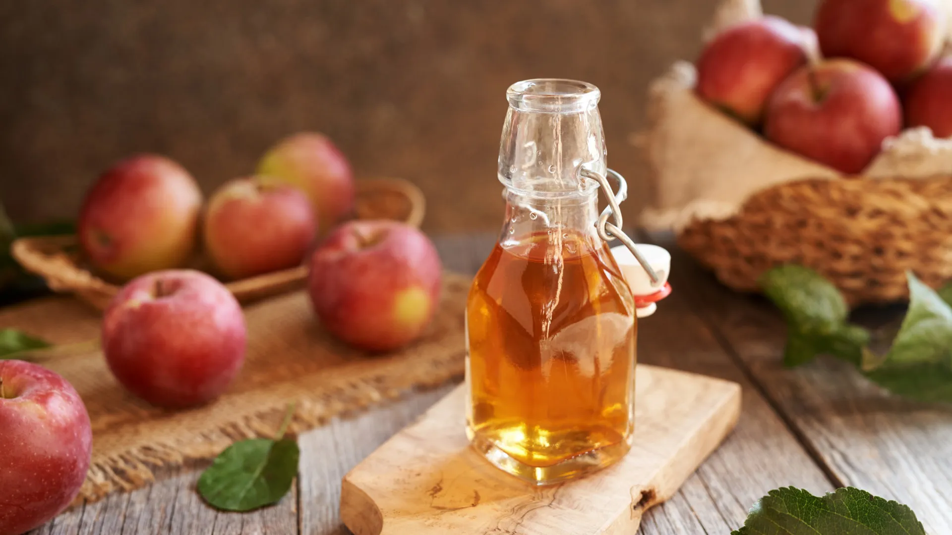 
                    Beber vinagre de maçã ajuda mesmo a perder peso? O que diz a ciência 
                