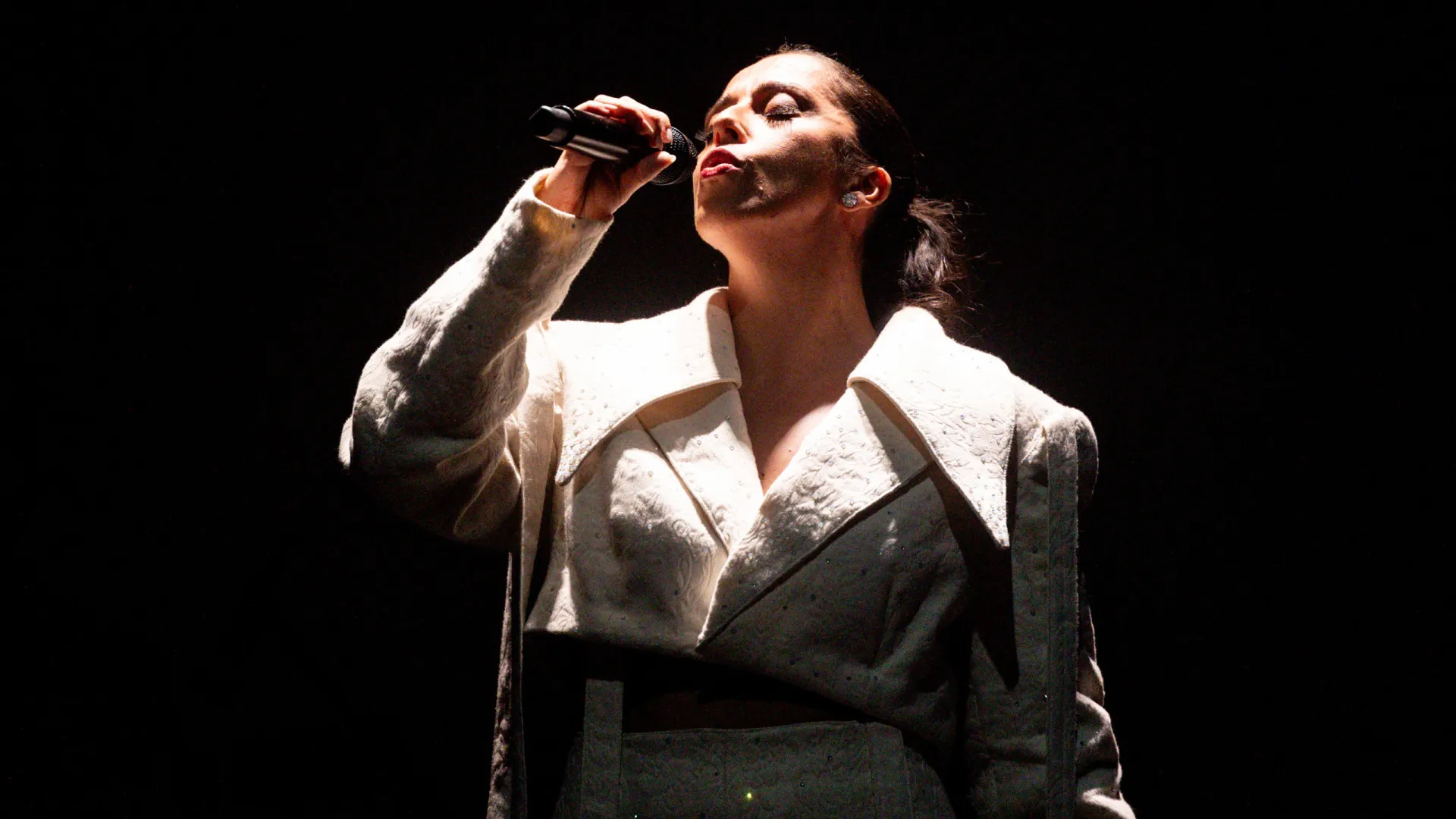 
                    Sara Correia revela a sua urgência em cantar no novo álbum, 