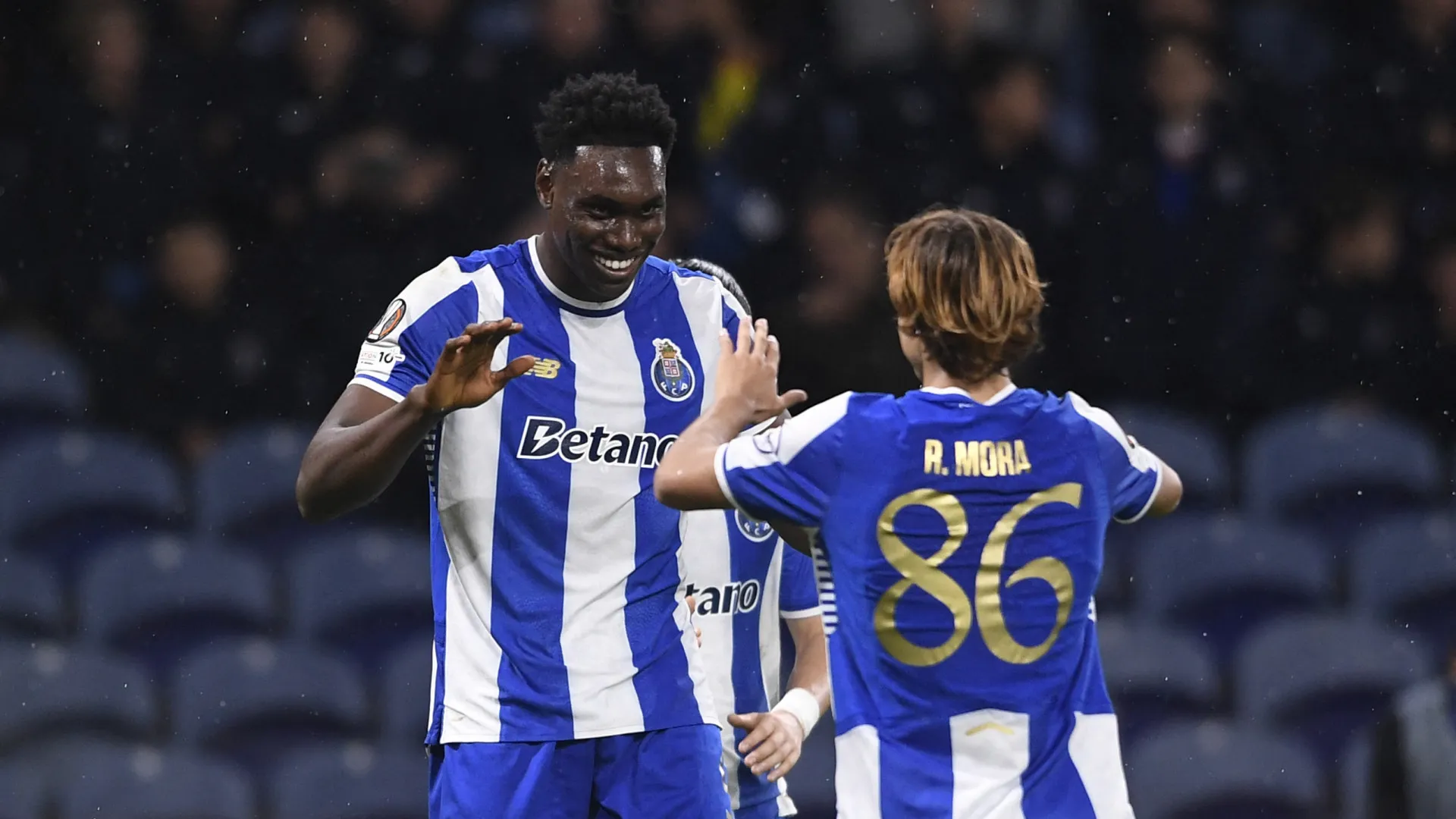 
                    Samu não fez greve e catapultou FC Porto para os 'oitavos' da Liga Europa
                