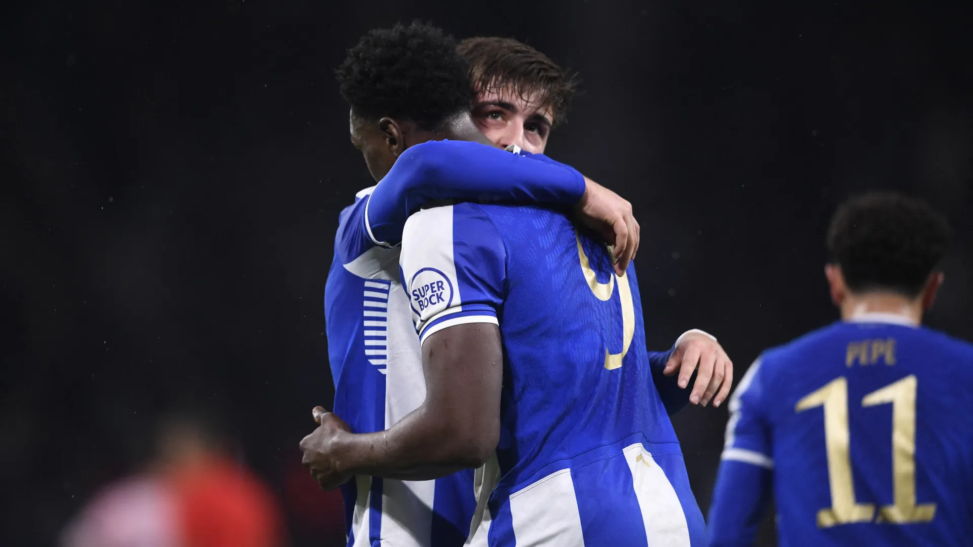 
                    FC Porto e Sp. Braga vencem e dão passo de gigante rumo aos 'oitavos'
                