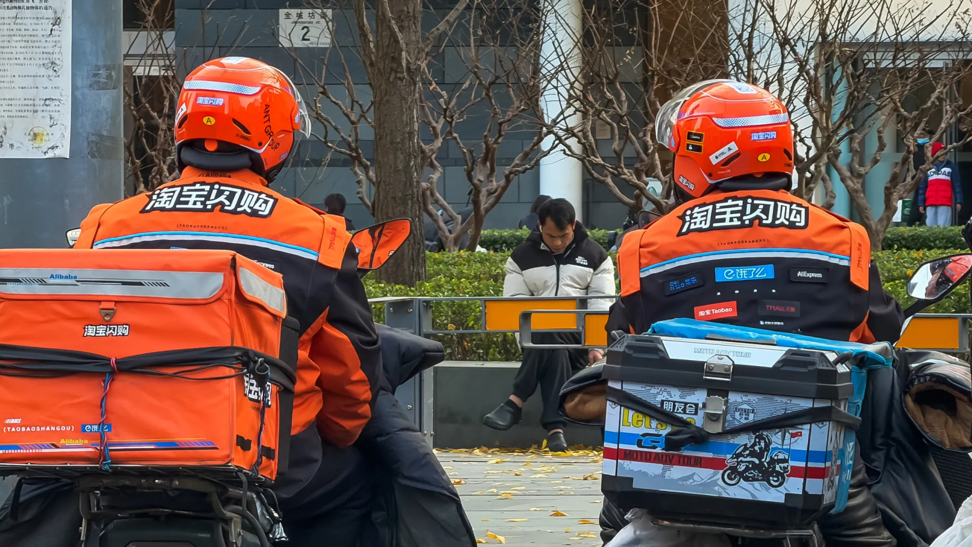 
                    JD.com investe 2,6 mil milhões em habitação para estafetas na China
                