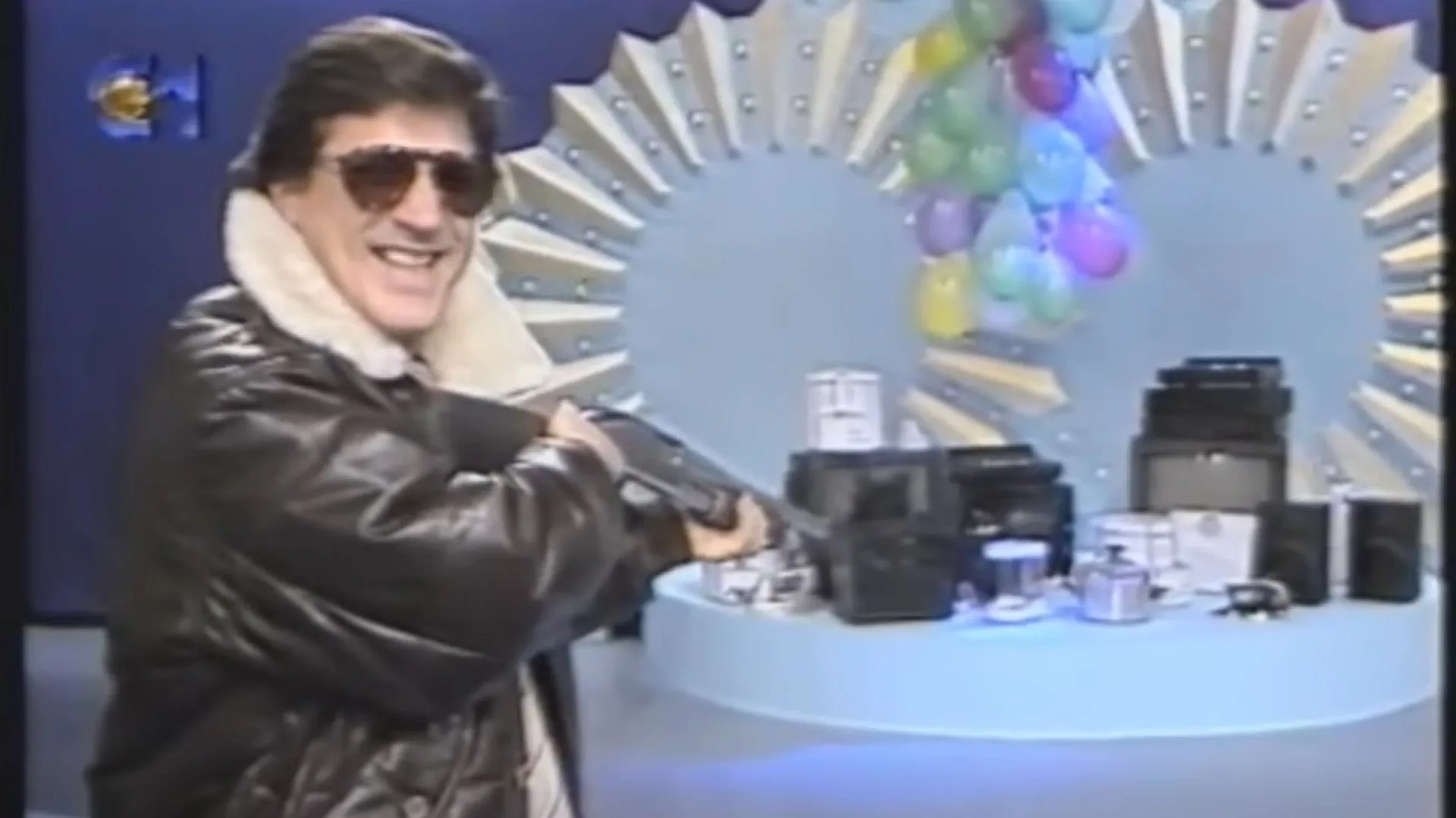 Lembra-se disto? Herman José destruiu a tiro estúdio de programa da RTP