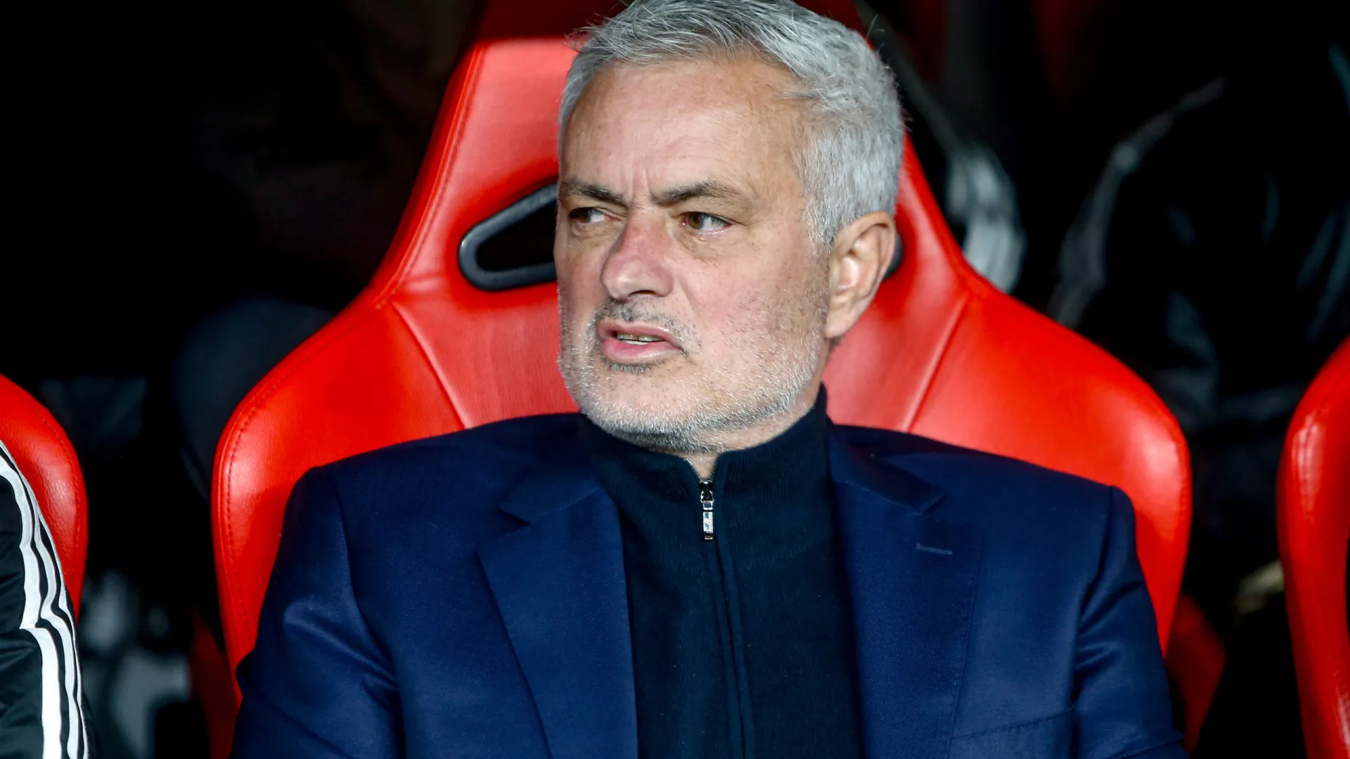 
                    Mourinho vai promover mexidas. O onze provável do Benfica com o Farense
                