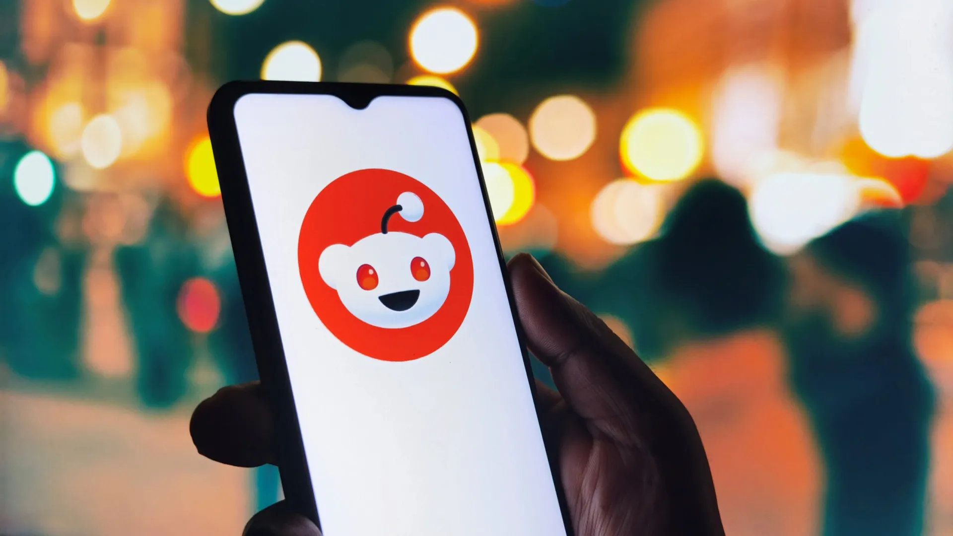 
                    Reddit desafia Austrália e contesta lei que bane jovens das redes sociais
                
