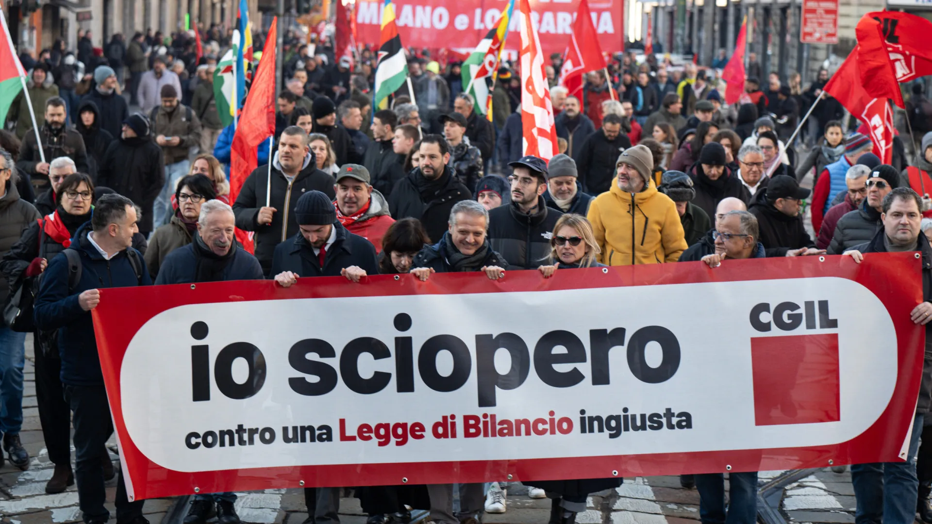 
                    Nova greve geral em Itália afeta escolas, transportes e serviços de saúde
                