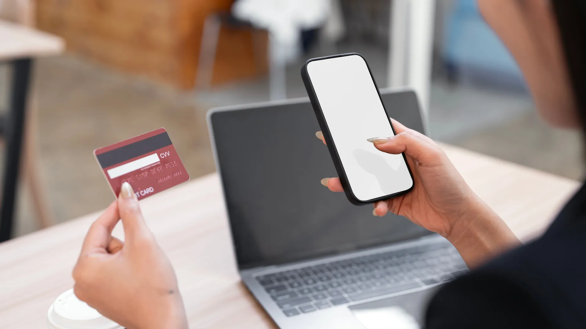 
                    Faz compras online? UE impõe taxa de 3€ às encomendas de menos de 150€
                