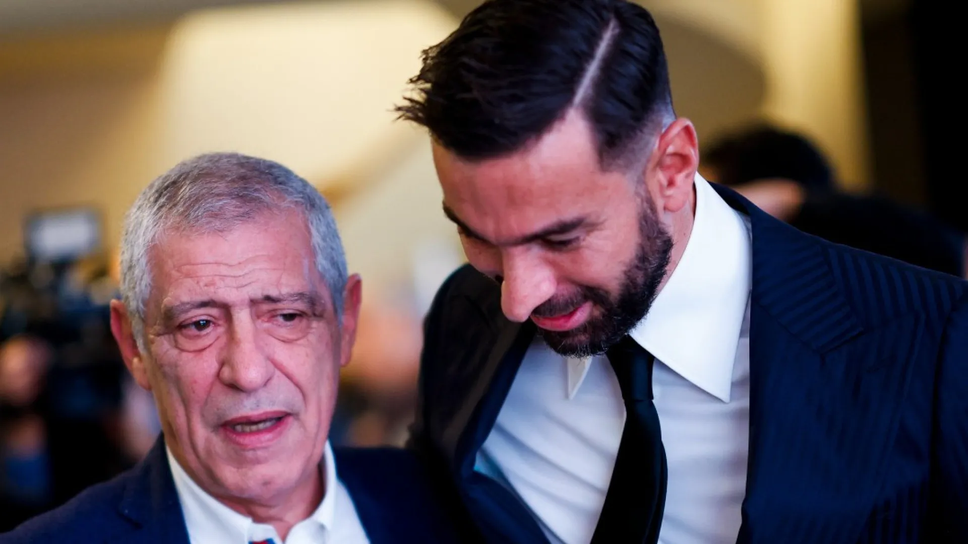 
                    Fernando Santos agradece a Patrício: 