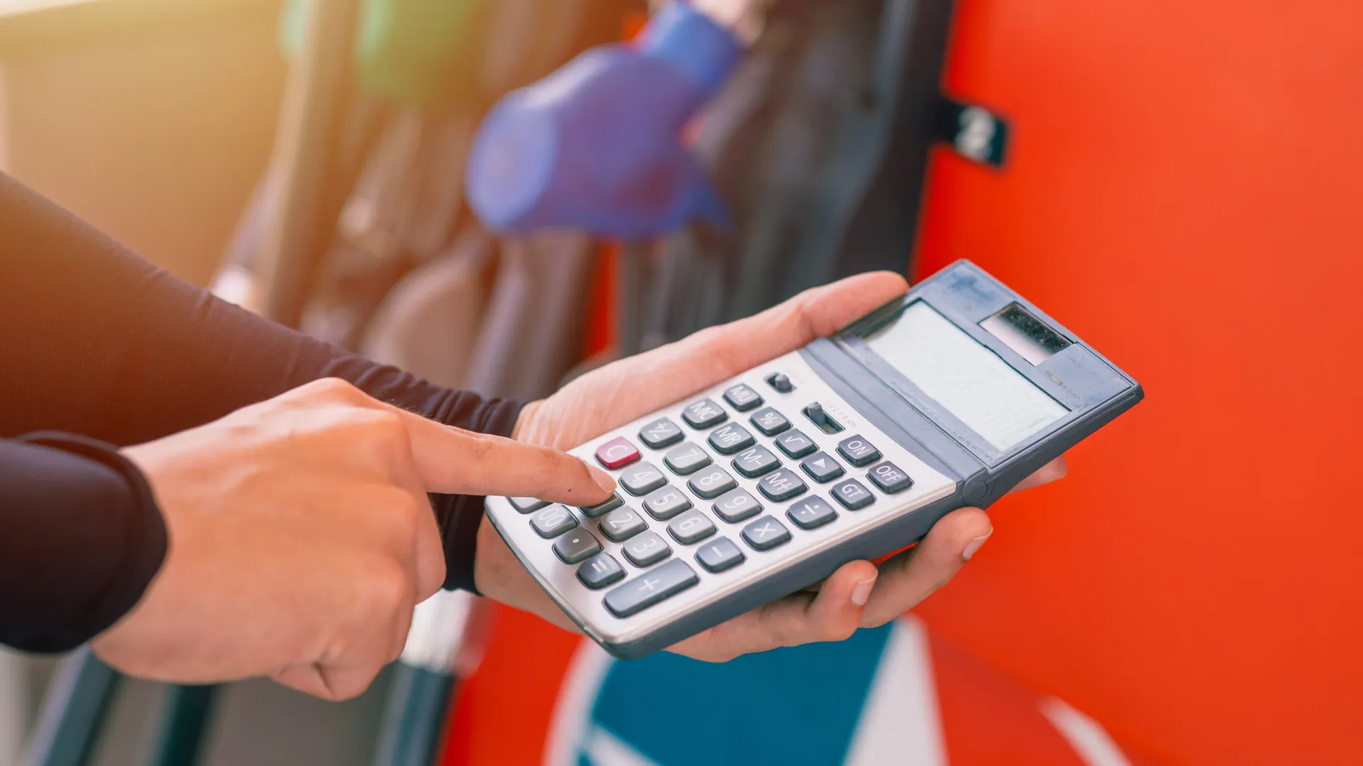 
                    Preços dos combustíveis baixam hoje: Onde compensa atestar?
                