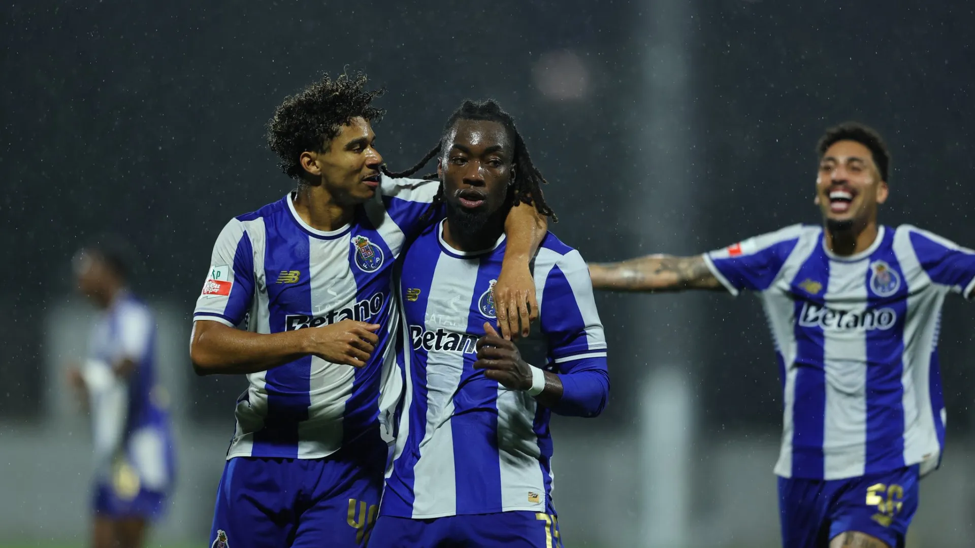 
                    Karamoh ajuda FC Porto B subir na classificação. Chaves consolida pódio
                