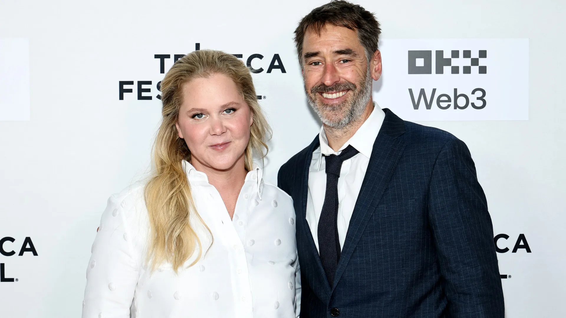 
                    Amy Schumer e marido, Chris Fischer, separados após 7 anos de casamento
                
