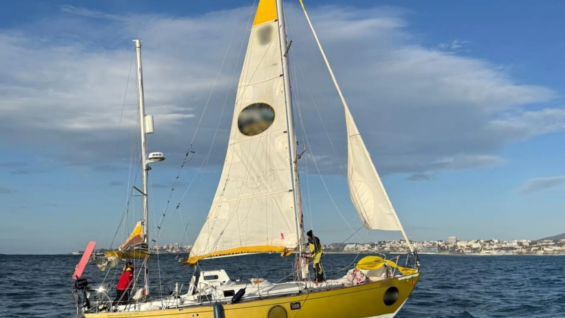 Dois franceses auxiliados após veleiro ficar sem propulsão em Cascais