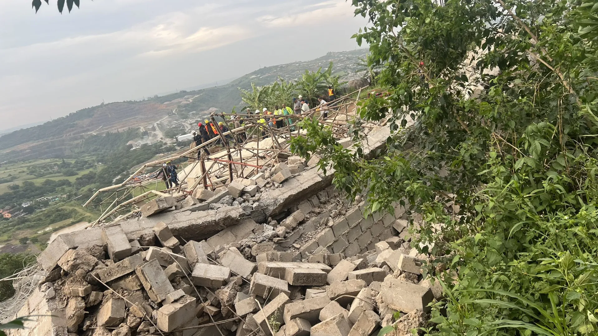 
                    Desabamento de templo em construção na África do Sul provoca três mortos
                