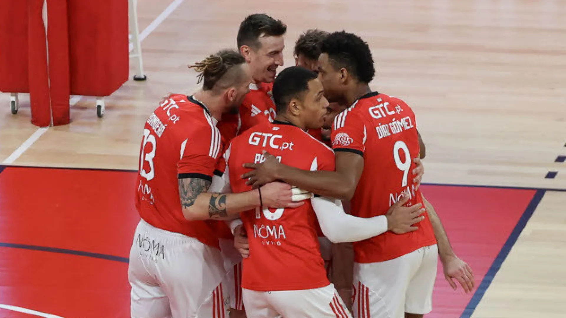 
                    Sporting a zeros na Champions. Benfica reage com classe na Challenge Cup
                