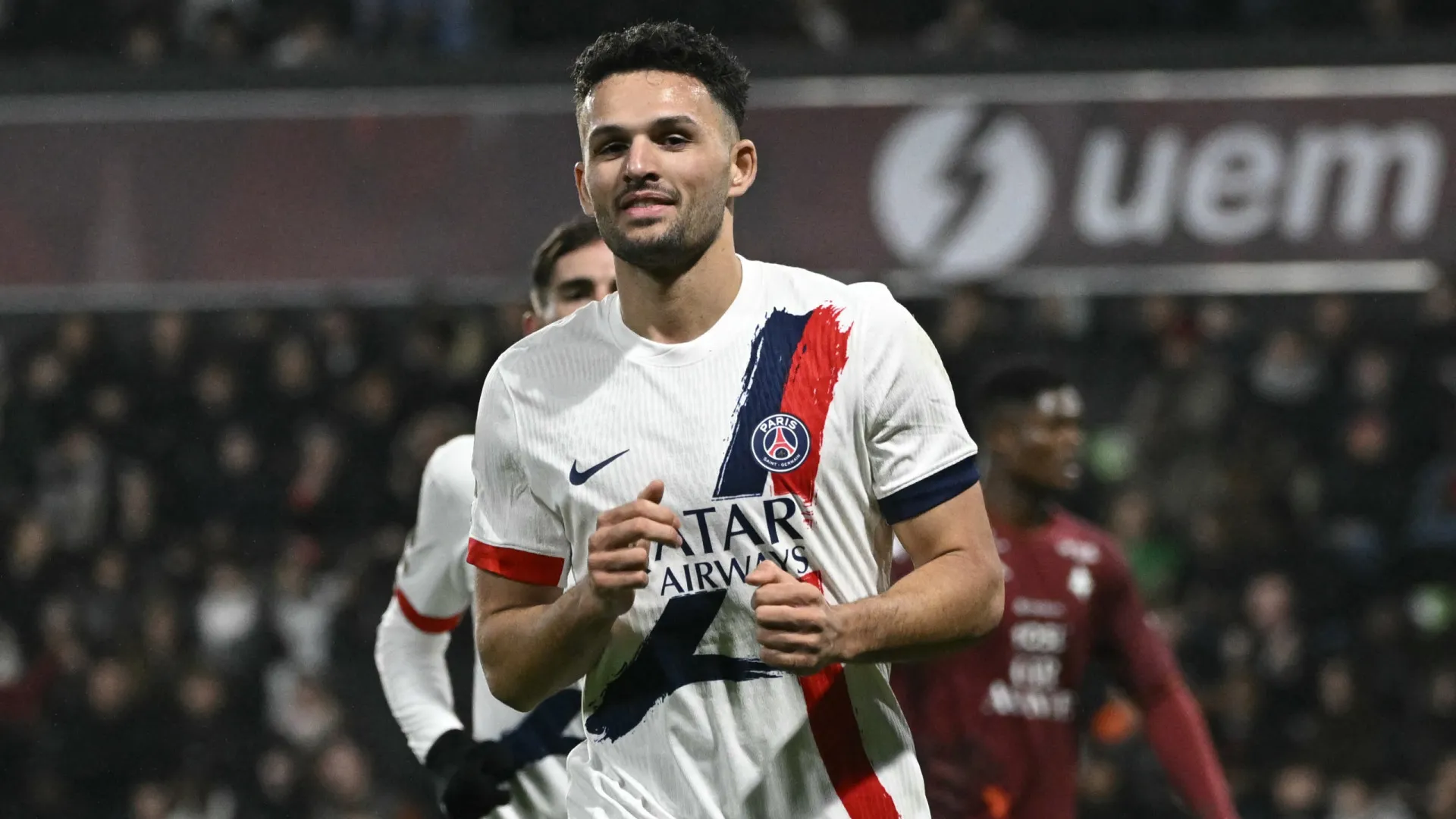 
                    Gonçalo Ramos marca no triunfo que devolve PSG à liderança condicionada
                