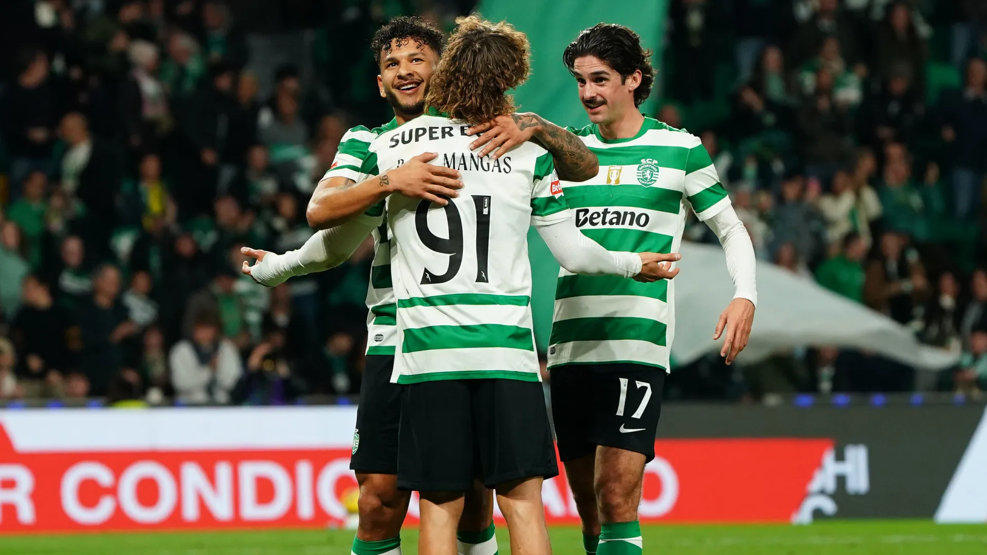 
                    EM DIRETO: Sporting aplica 'chapa 6' e aguarda por Benfica e FC Porto
                