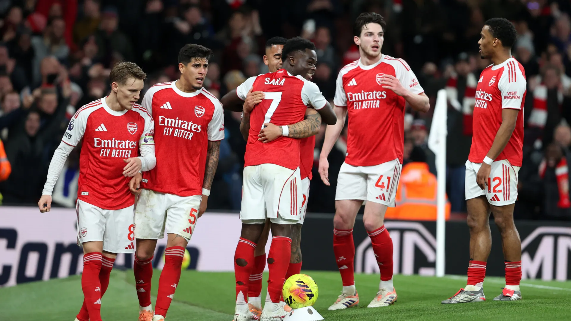 
                    Golpe de teatro. Arsenal vence Wolverhampton com dois autogolos 
                