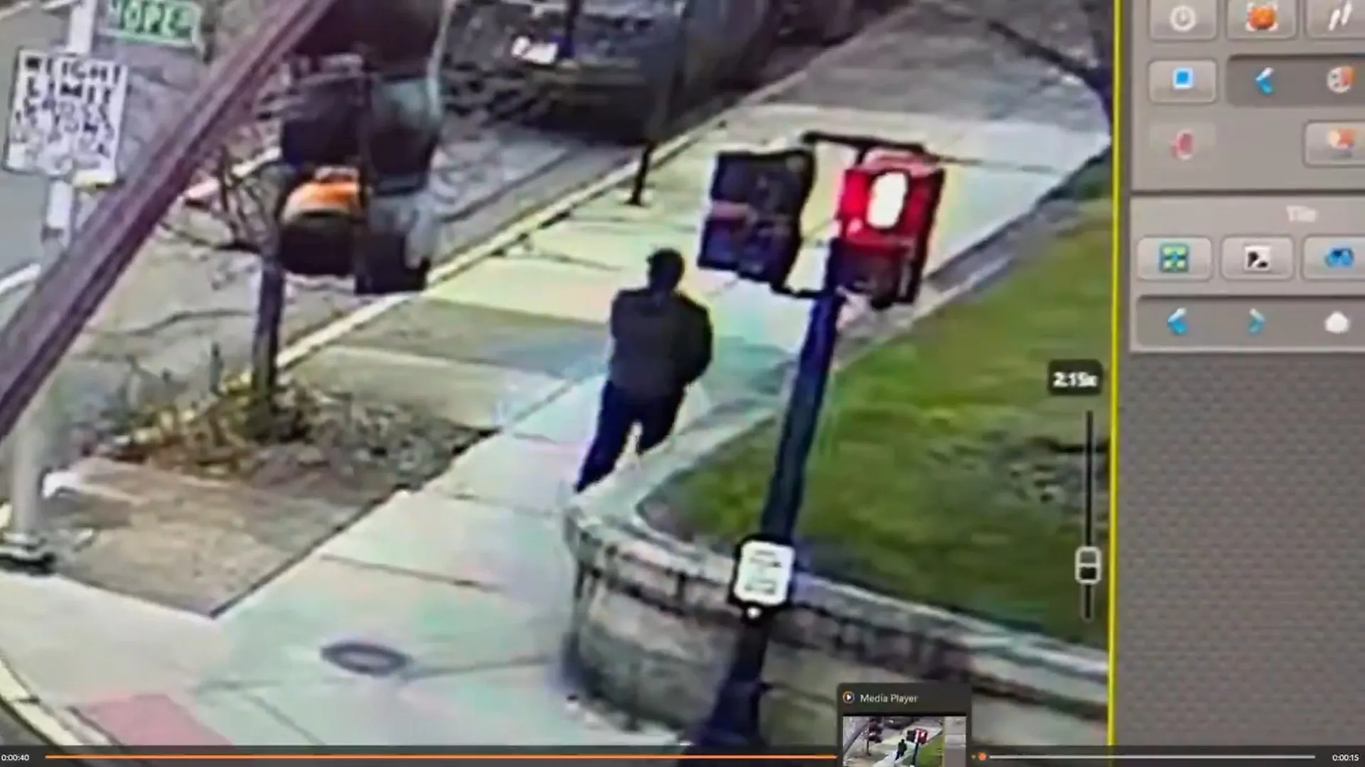 
                    Polícia divulga vídeo de suspeito de tiroteio da Universidade de Brown
                