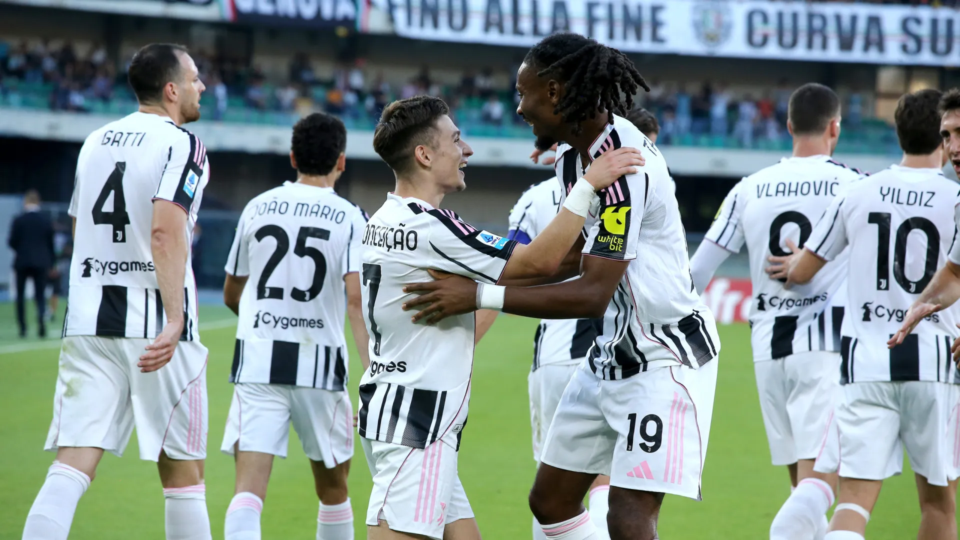 
                    Juventus e Inter estudam troca de craques que promete abalar a Serie A
                