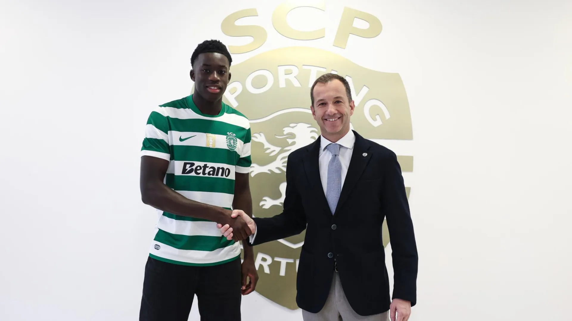 Oficial: Sporting anuncia renovação de contrato de Salvador Blopa