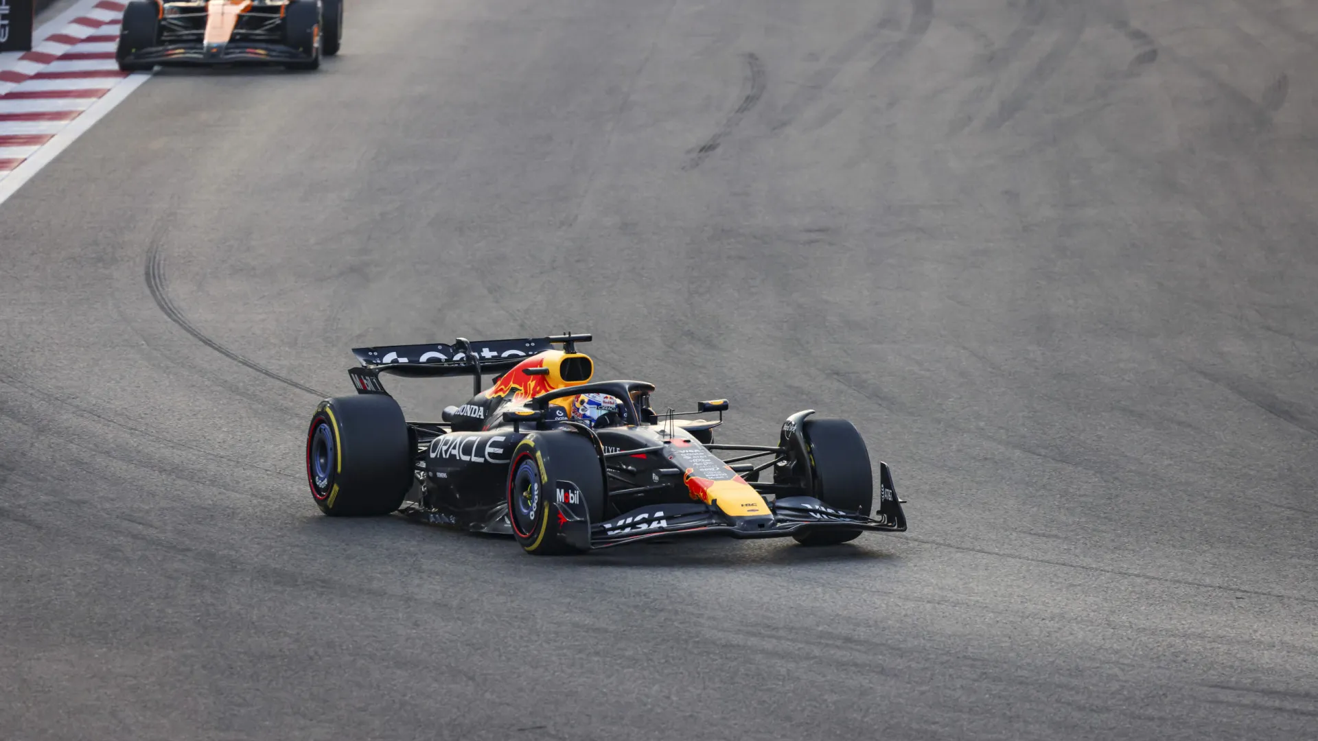 
                    Verstappen teria sido campeão se Horner saísse antes, diz Helmut Marko
                