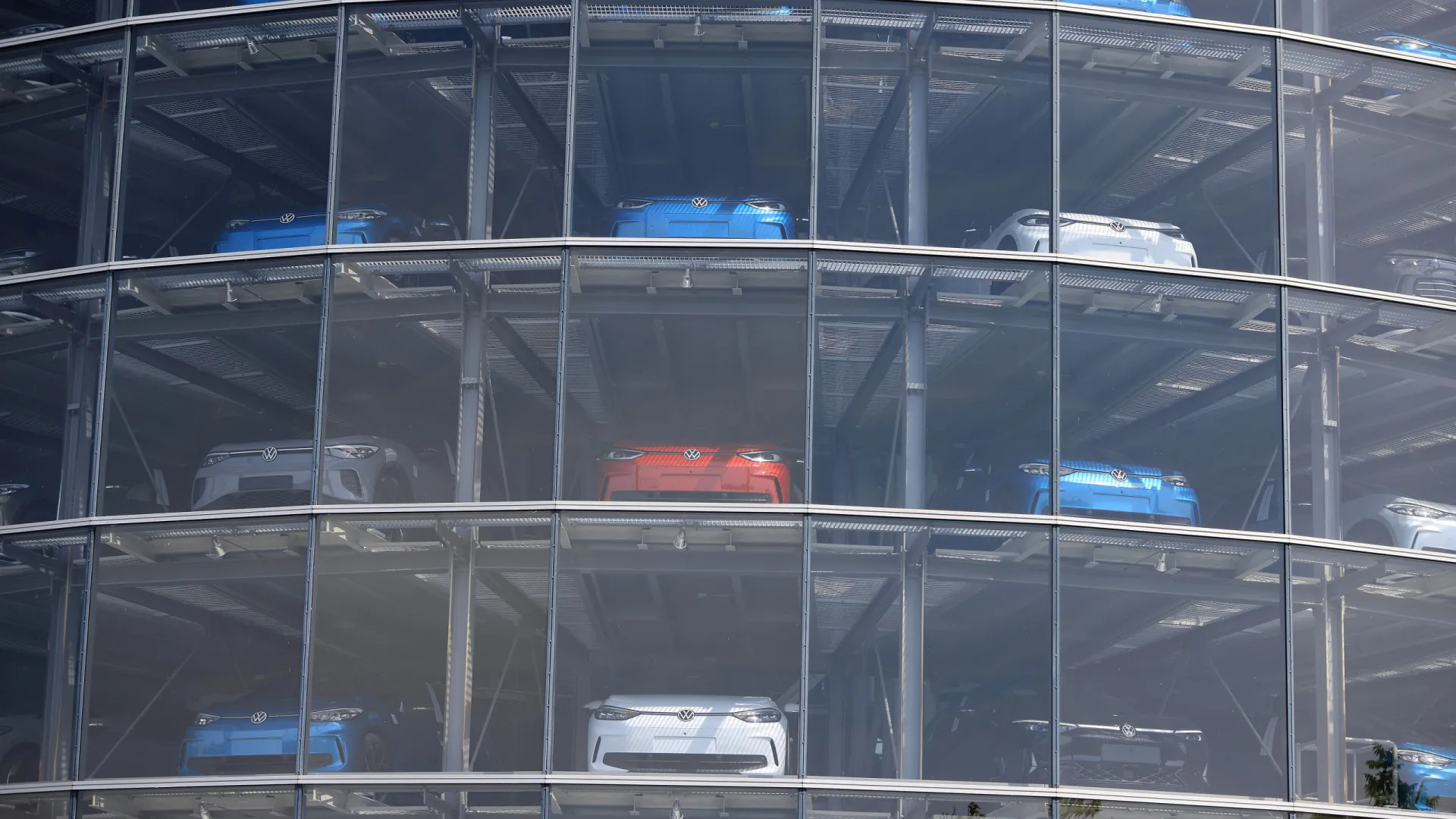 
                    Volkswagen fecha produção em fábrica alemã pela primeira vez em 88 anos
                