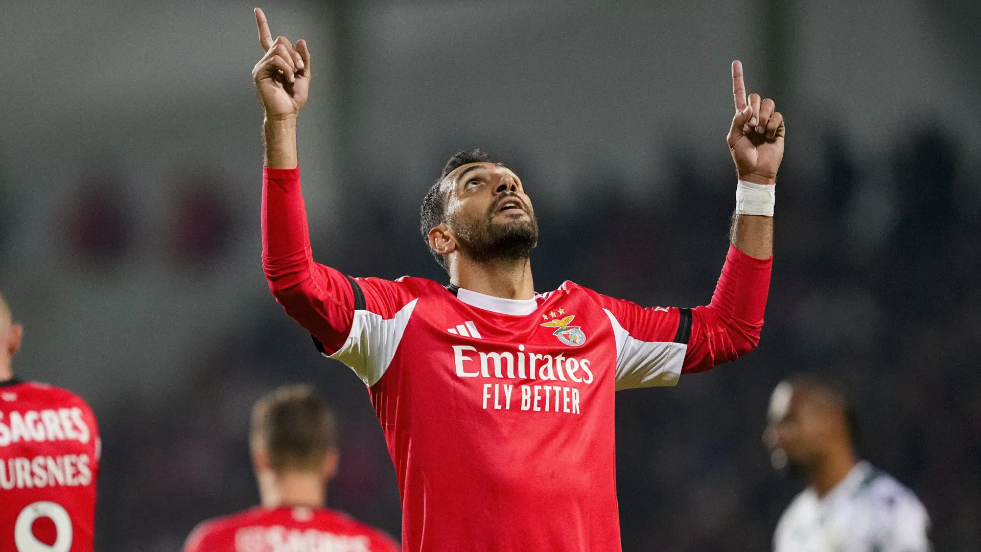 
                    Pavlidis arrebita no Benfica com Mourinho e ainda mira recorde de Eusébio
                