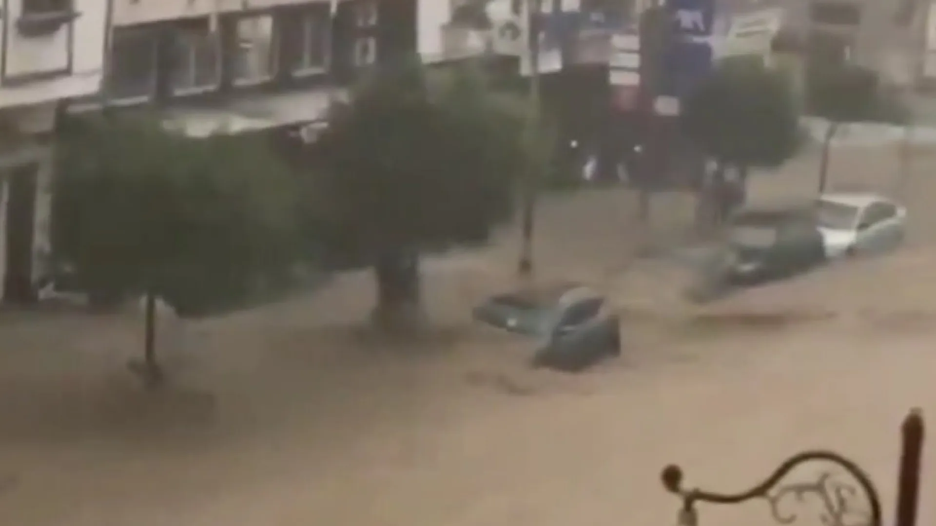 
                    Dezenas de mortos, feridos e 70 casas inundadas: As imagens em Marrocos
                