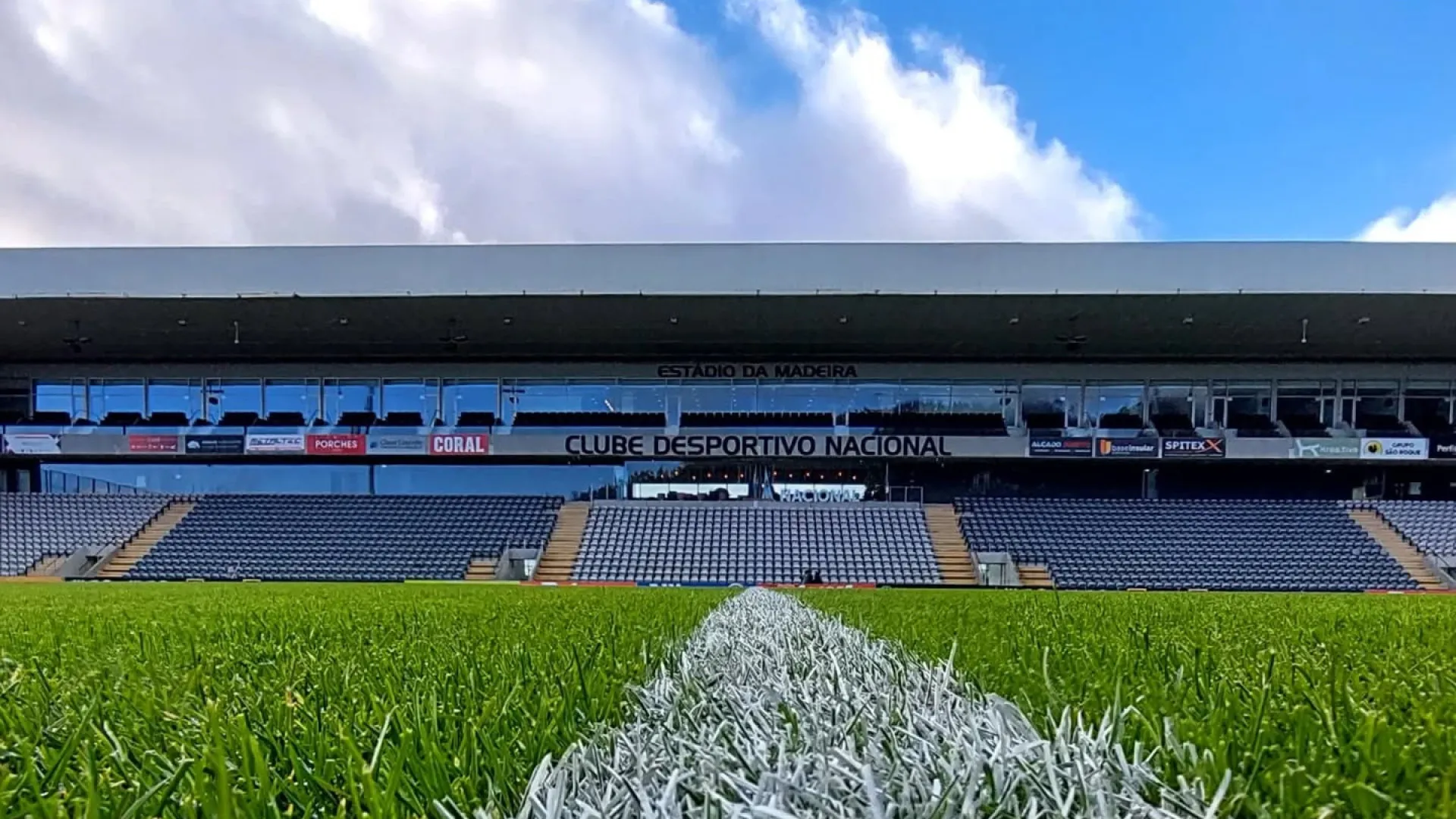 
                    Nacional-FC Porto: Será que à terceira é de vez para um dragão em quebra?
                