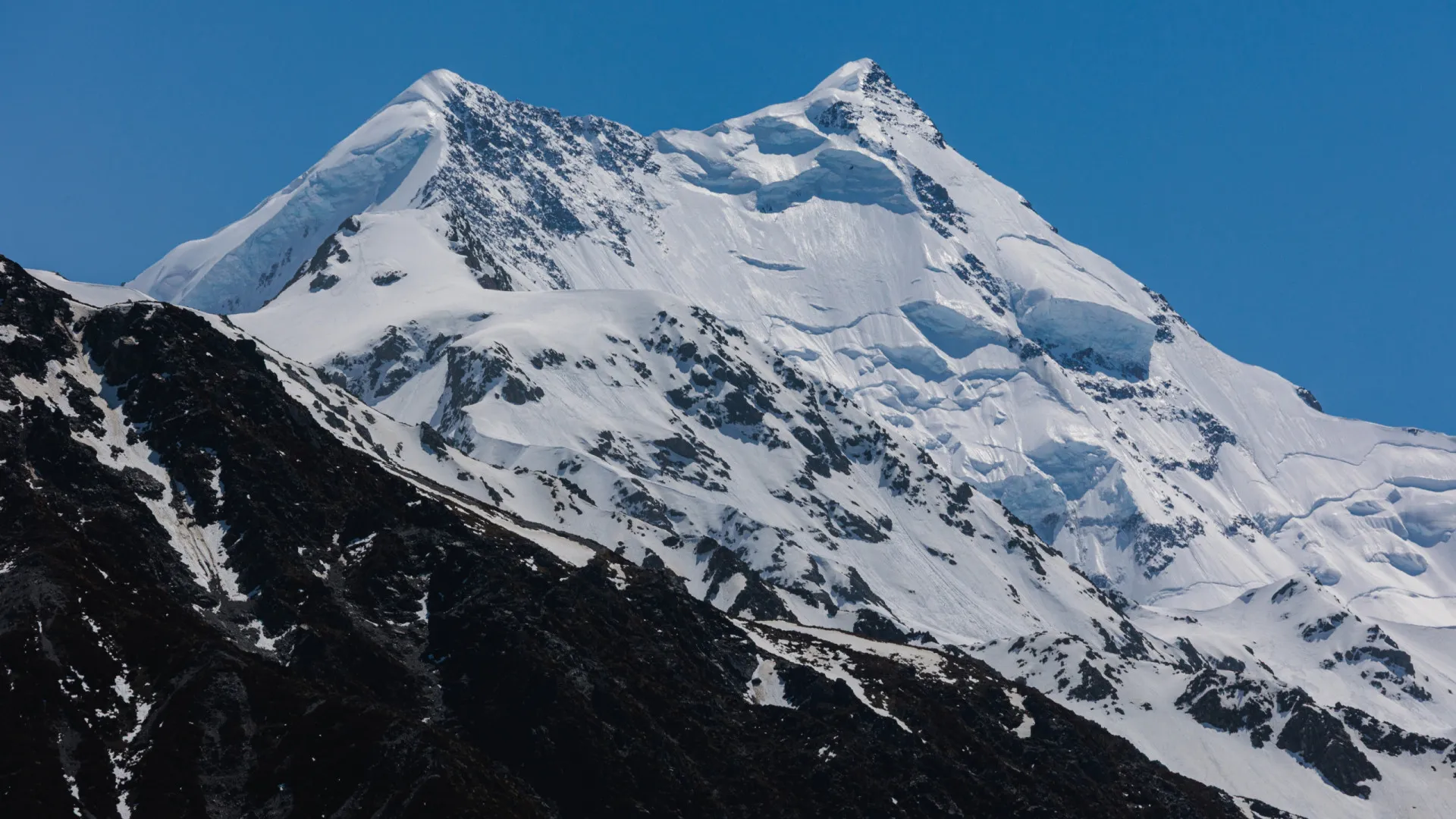 
                    Dois a quatro mil glaciares podem desaparecer por ano em 2050
                