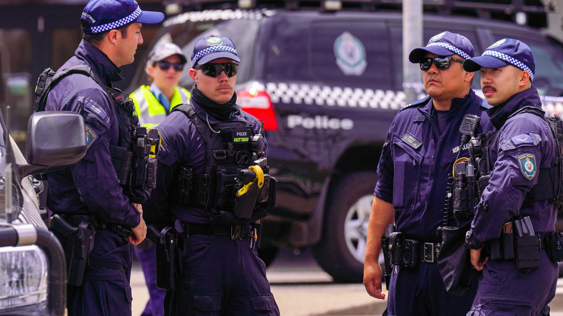 
                    Tiroteio em Sydney. Cemitério muçulmano profanado com cabeças de porco
                