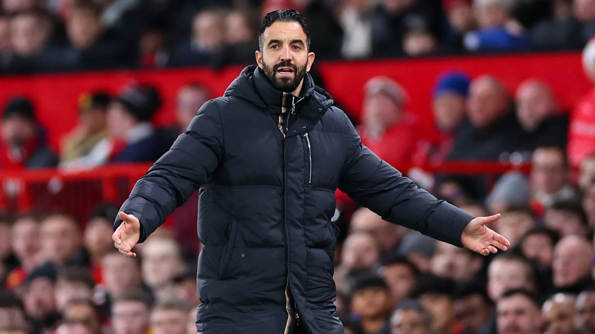 
                    Demissão de Amorim espoleta protesto no Manchester United: 