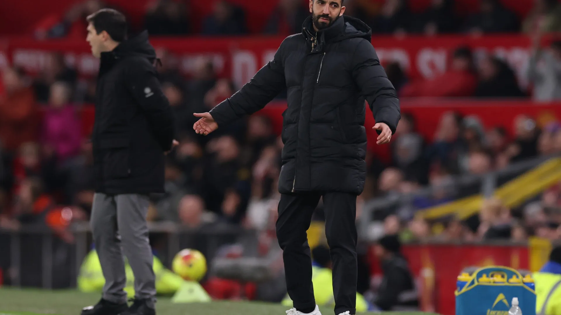 
                    Parece maldição. United vacila e Ruben Amorim falha 'assalto' europeu
                