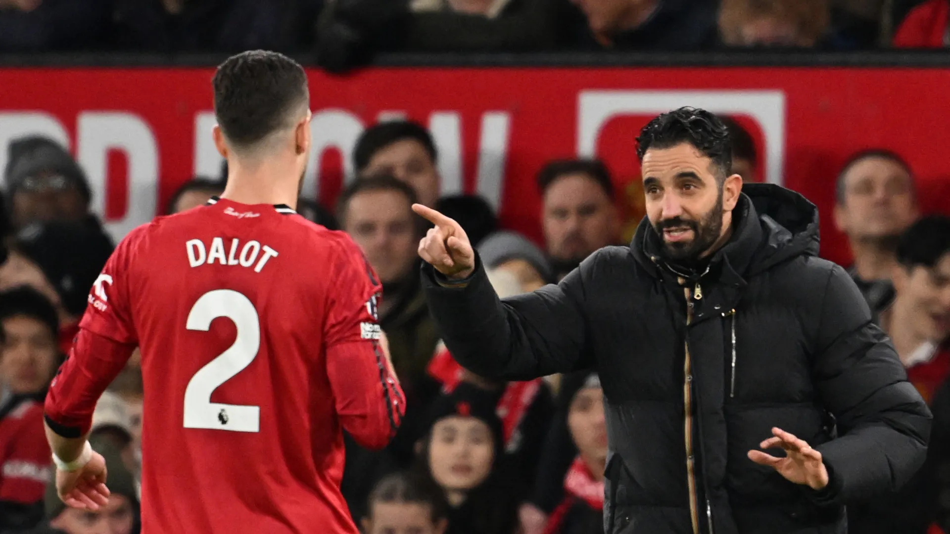 
                    EM DIRETO: United cai e Arsenal e City fogem no topo. West Ham em queda
                