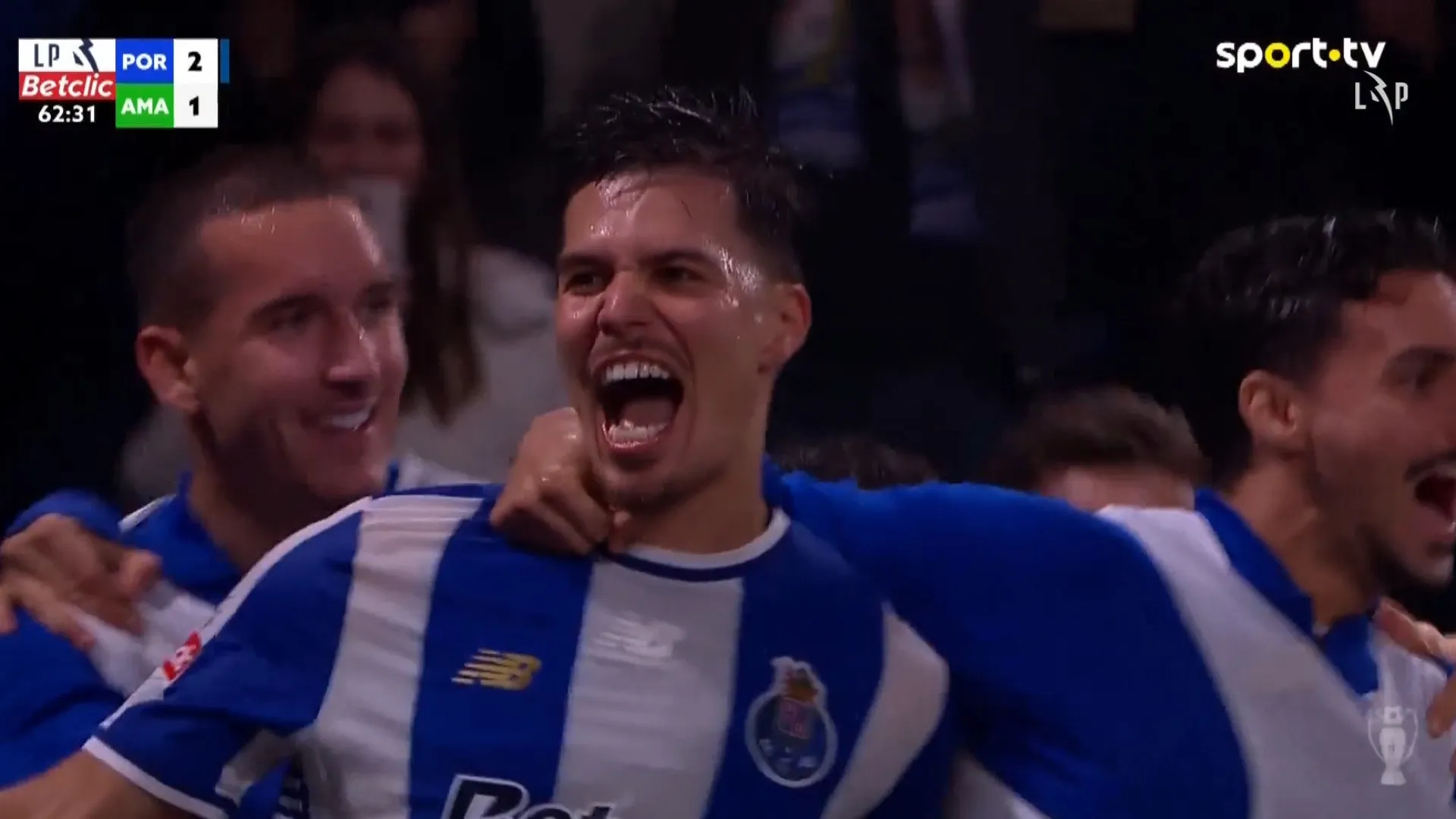 
                    Resposta imediata. Dragão pediu penálti... e o FC Porto insistiu no golo
                