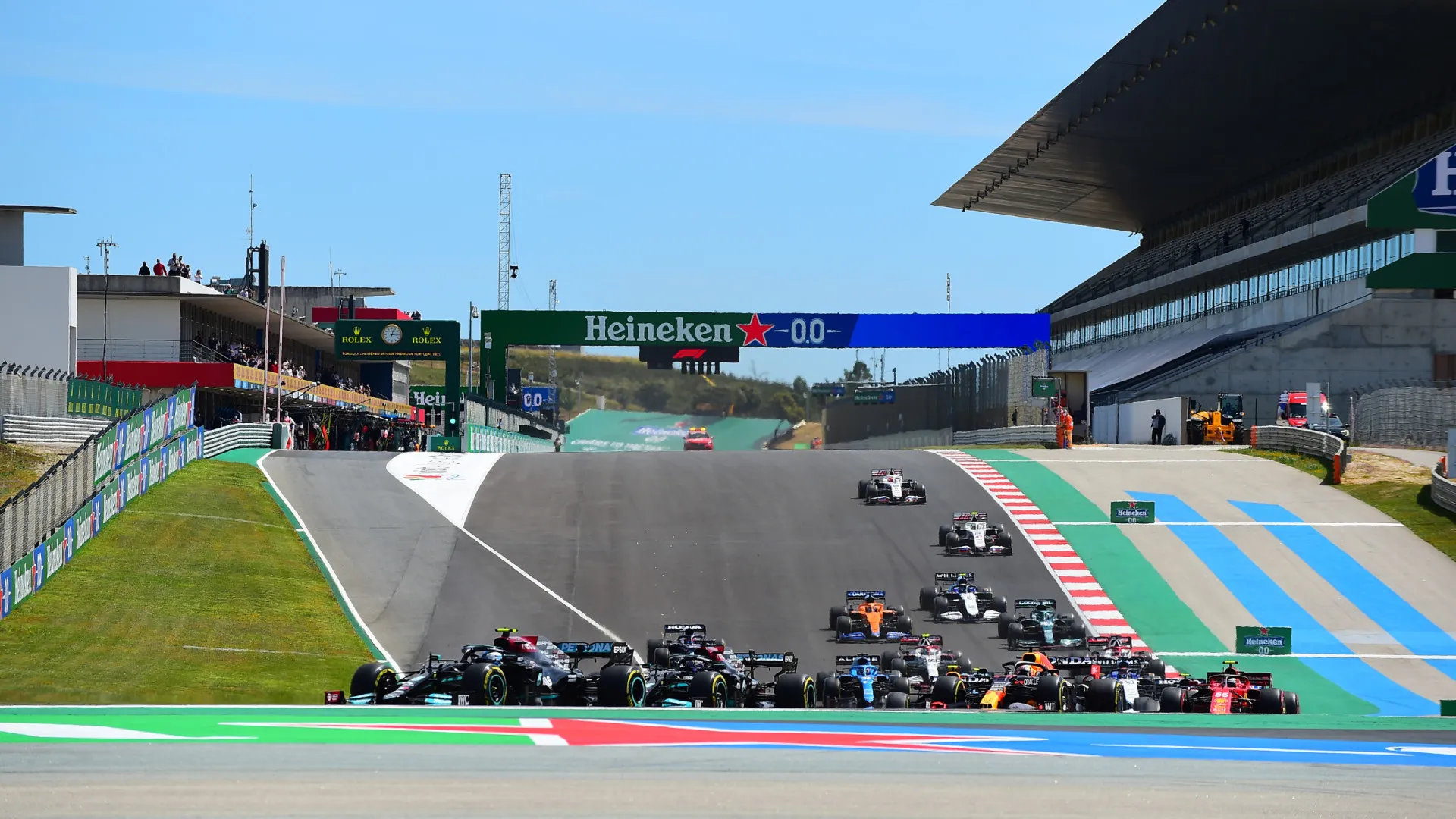 
                    Oficial: Fórmula 1 regressa a Portugal em 2027
                