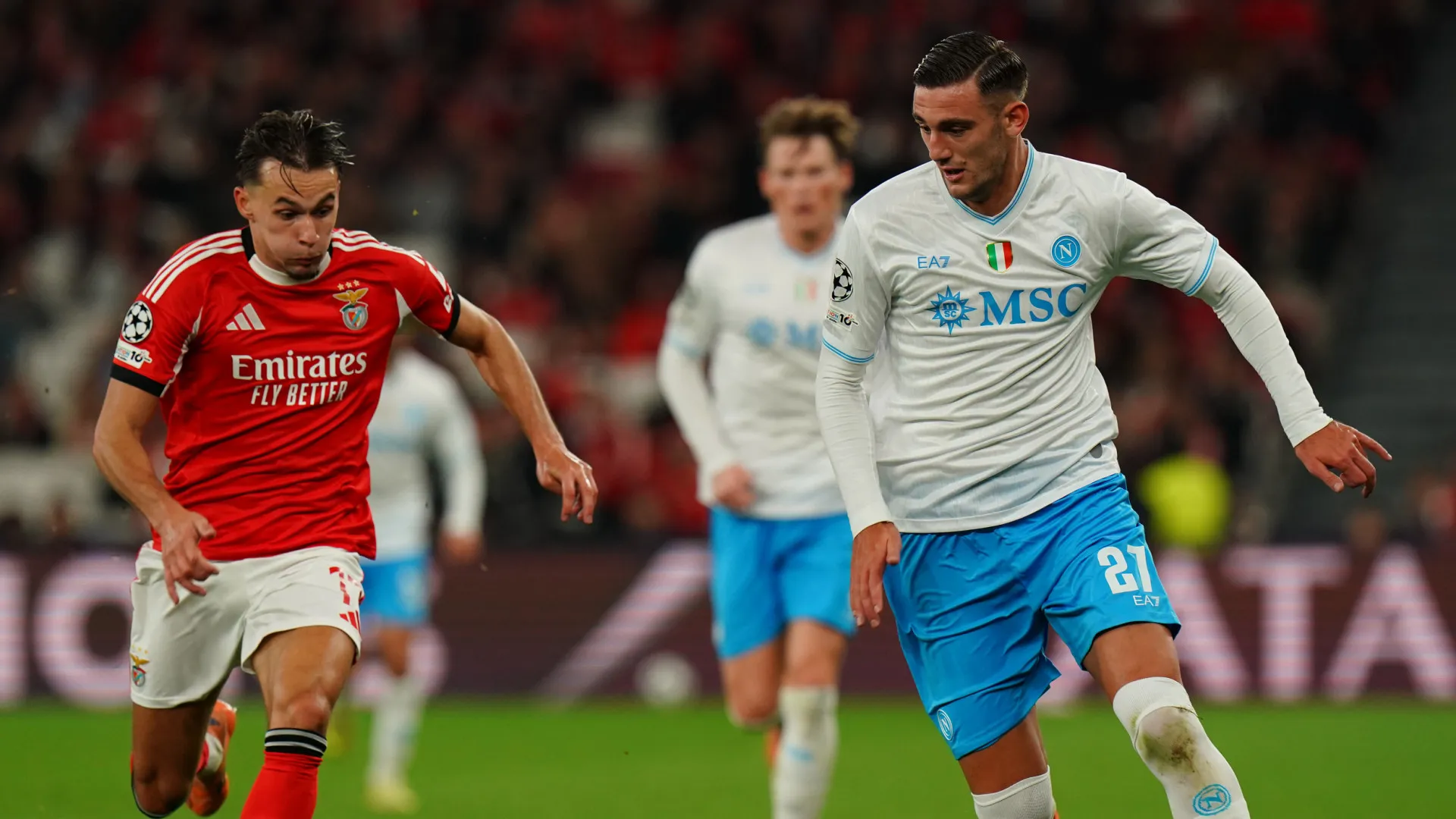 
                    Lucca defrontou o Benfica e pode ser negociado por Rui Costa em janeiro
                