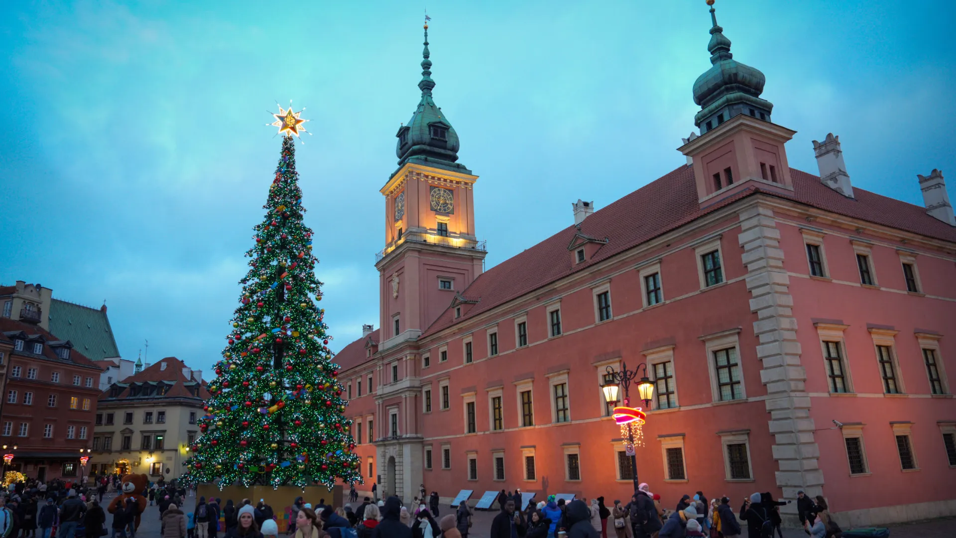 
                    Polícia polaca detém suspeito de planear ataque em massa num mercado de Natal
                