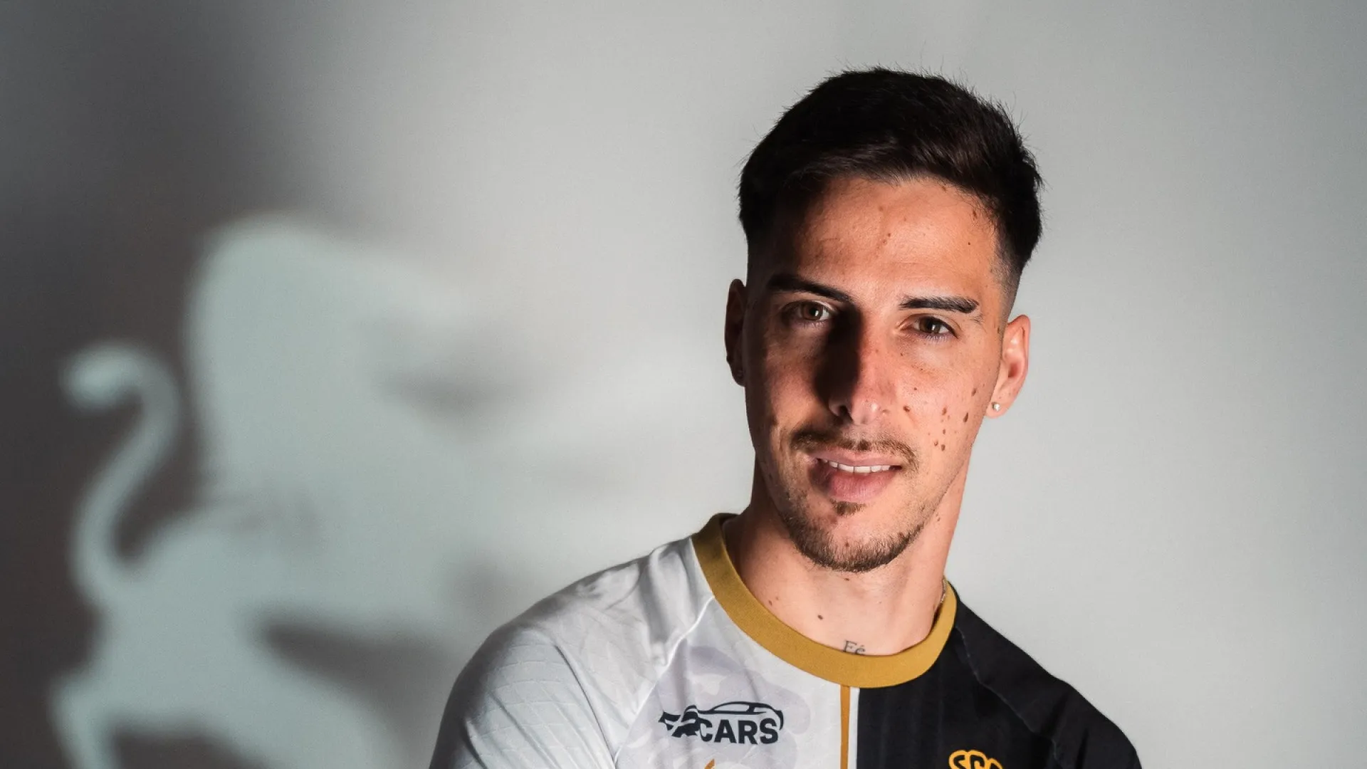 
                    Oficial: Anthony Carter reforça Farense cedido pelo Santa Clara
                