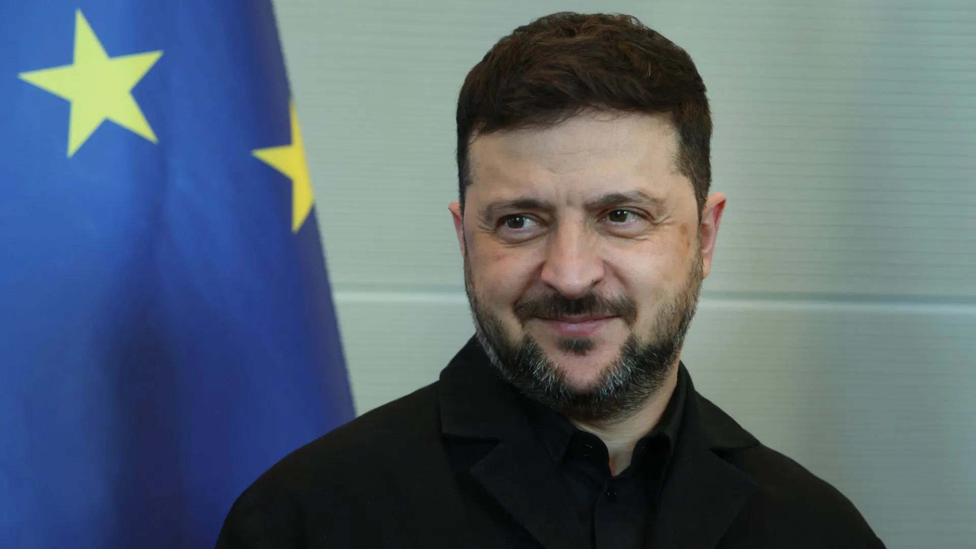 
                    Zelensky rejeita qualquer acordo que recompense comportamento criminoso
                