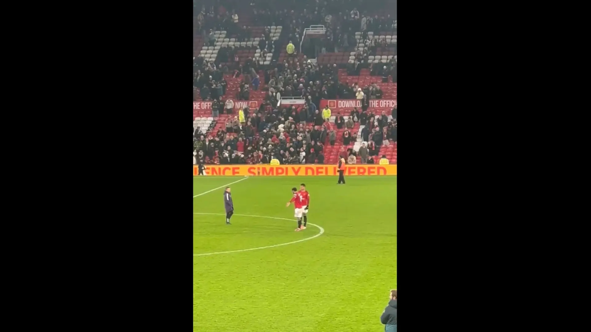 
                    A reação (e a fúria) de Bruno Fernandes após novo tropeção do United
                